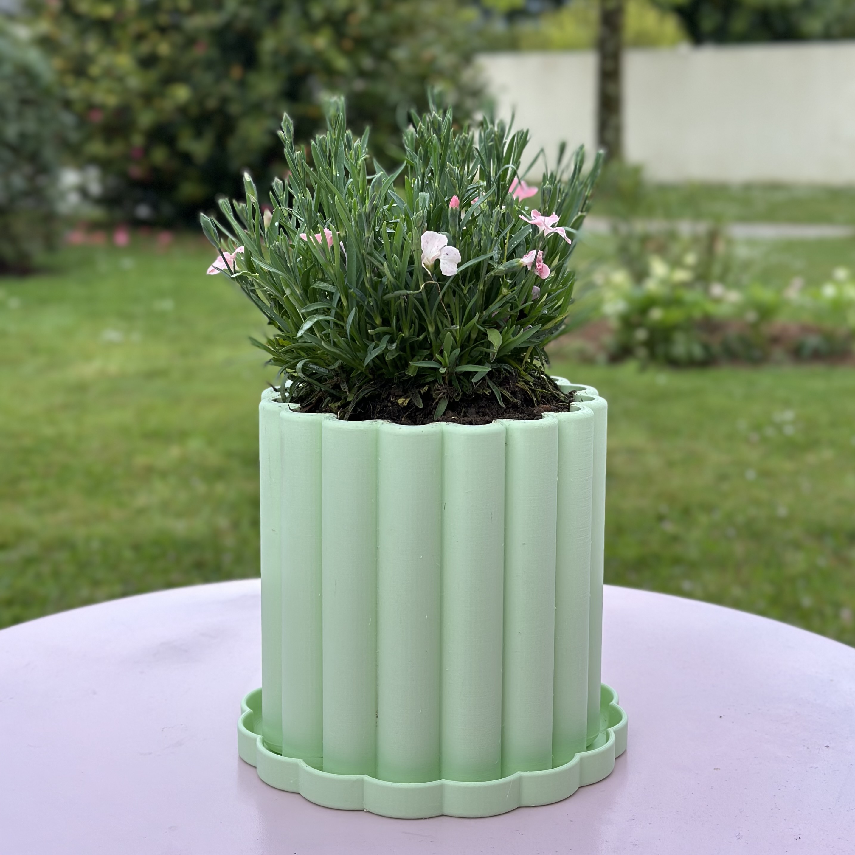 Outdoor Flower Pot with Saucer – Modern Design