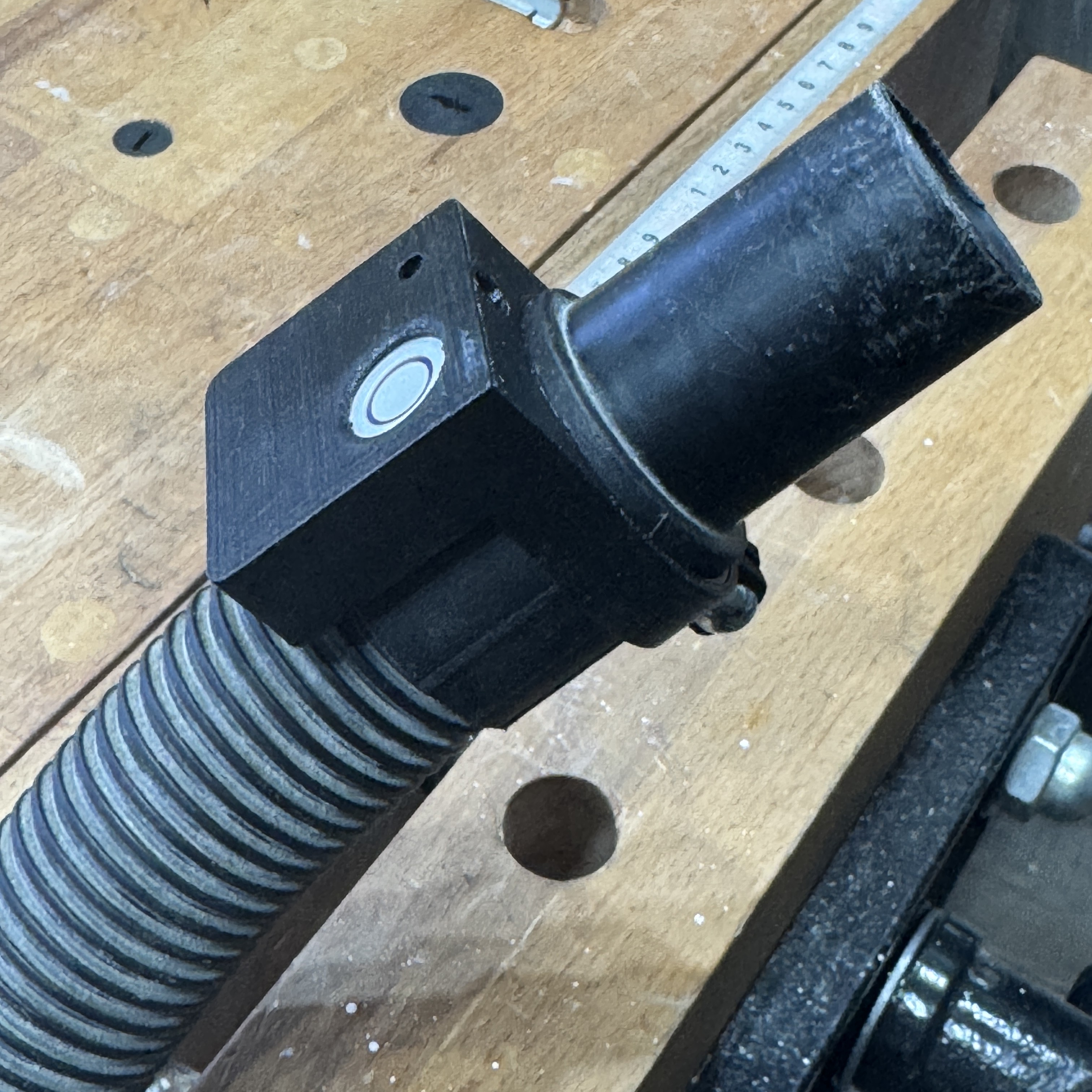'Shelly BLU Button' Clamp for Vacuum Cleaner Hose