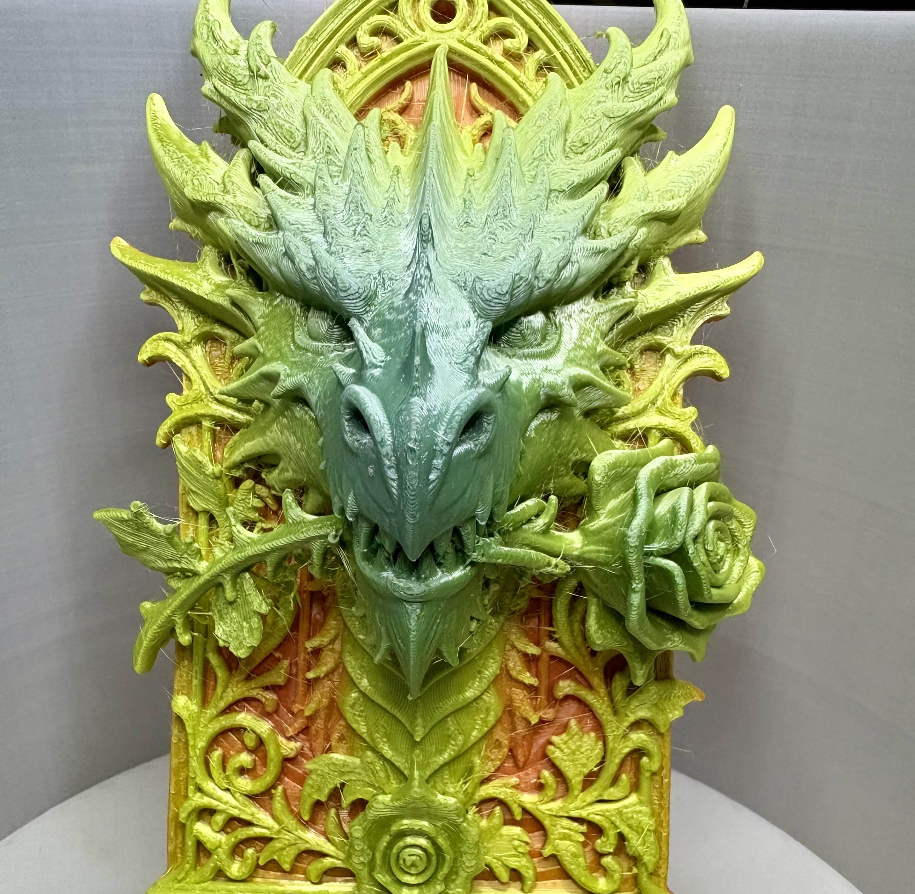 Rose-Thorn Dragon Crest
