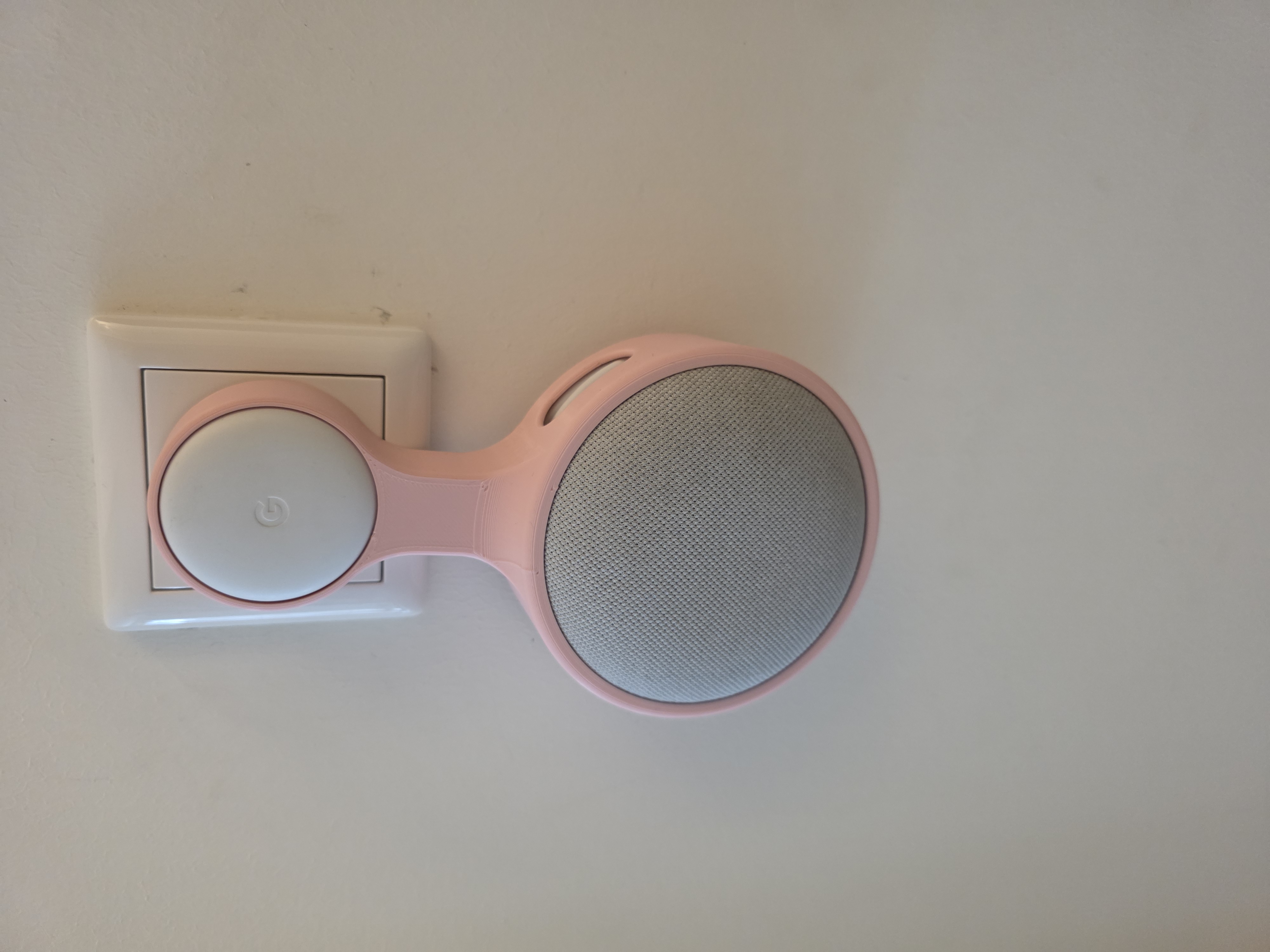 Google Nest Mini 2nd Generation Wall Plug Mount better fit.