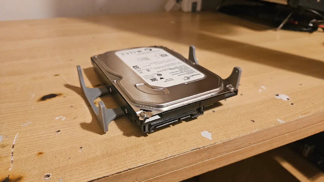 5.25＂ Front Panel Bay to 3.5＂ HDD Adapter by repairwins