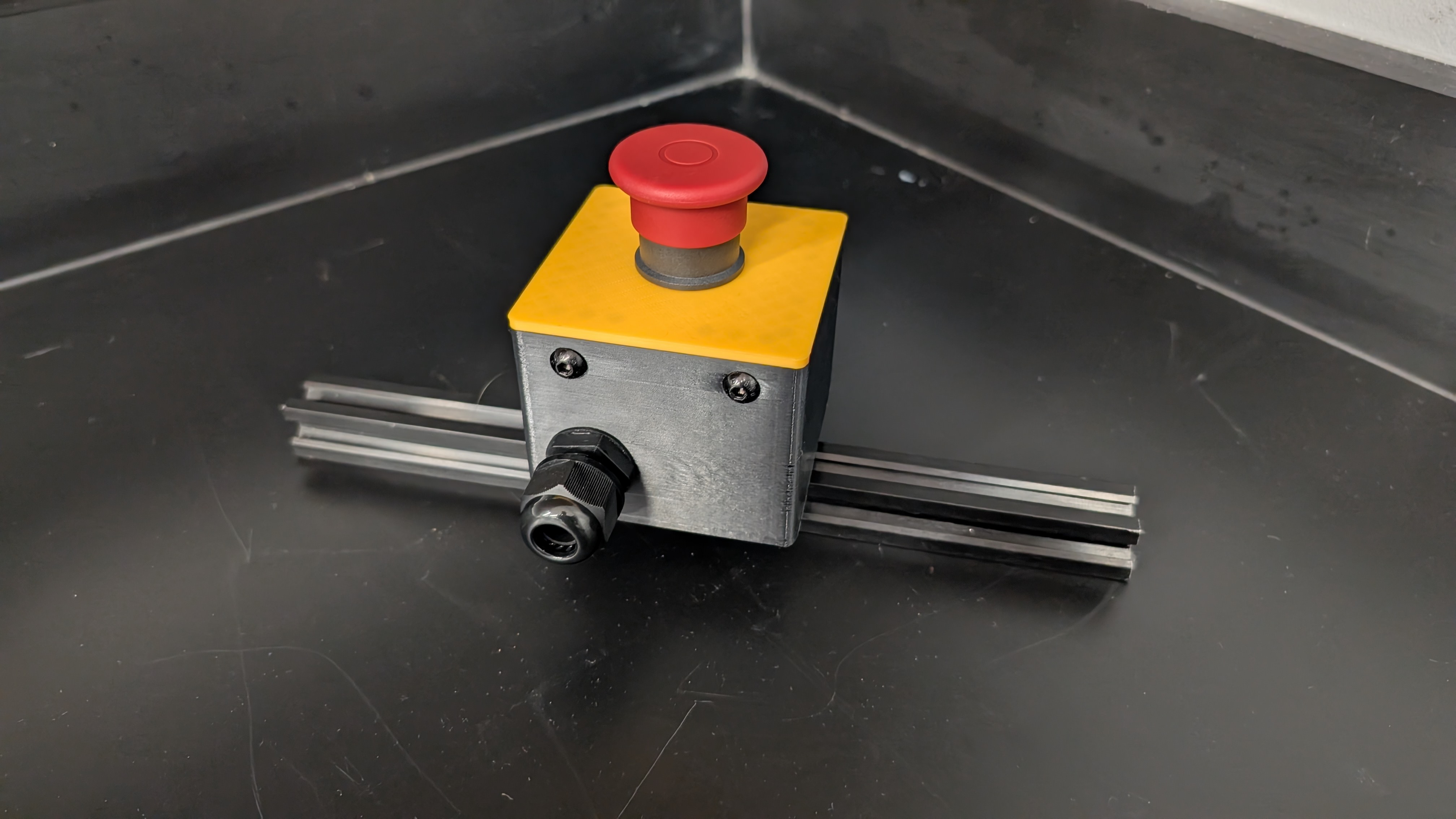 E-Stop (22mm) Button Enclosure For 20x20 T-Slot