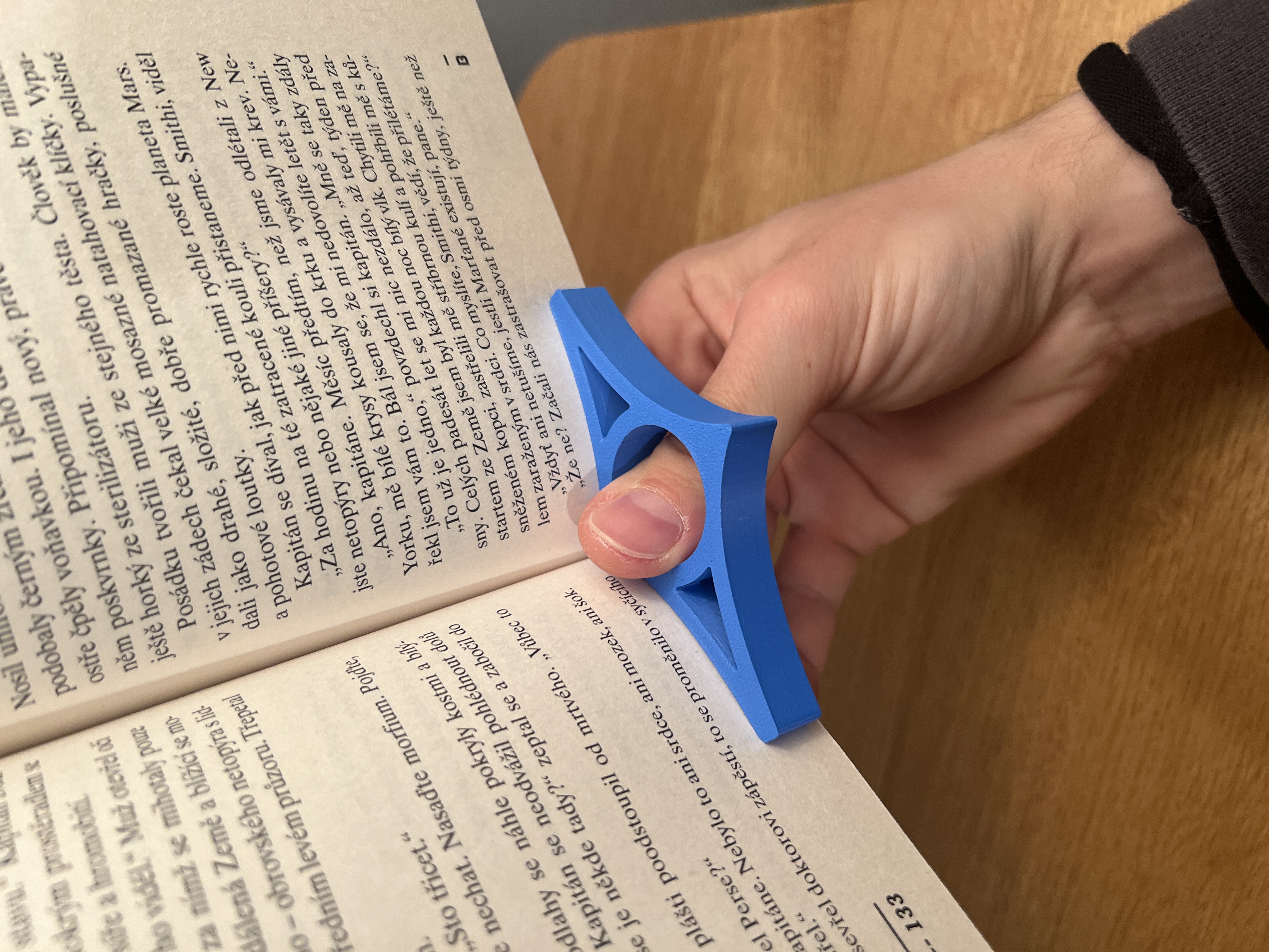 Miniatura 2 do modelo 3D Book Page Holder