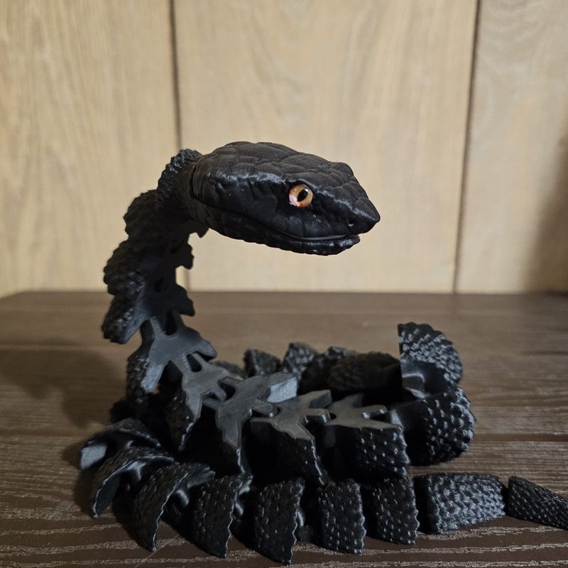 Striking Viper - Realistic Articulated Snake (Movable Jaw & Fangs ...