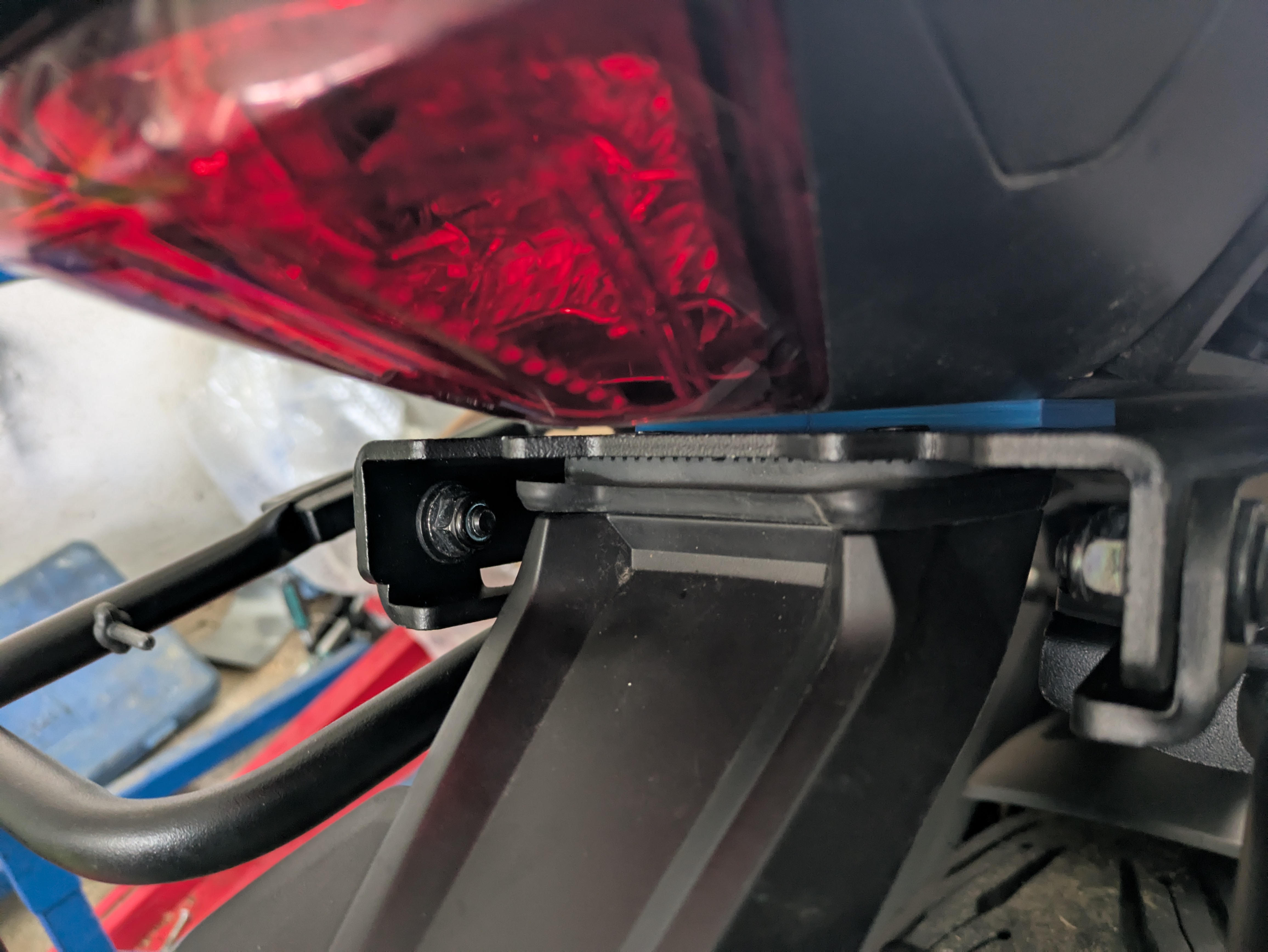 Triumph Tiger Sports 660 Dichtung Givi Monokey Kofferhalter