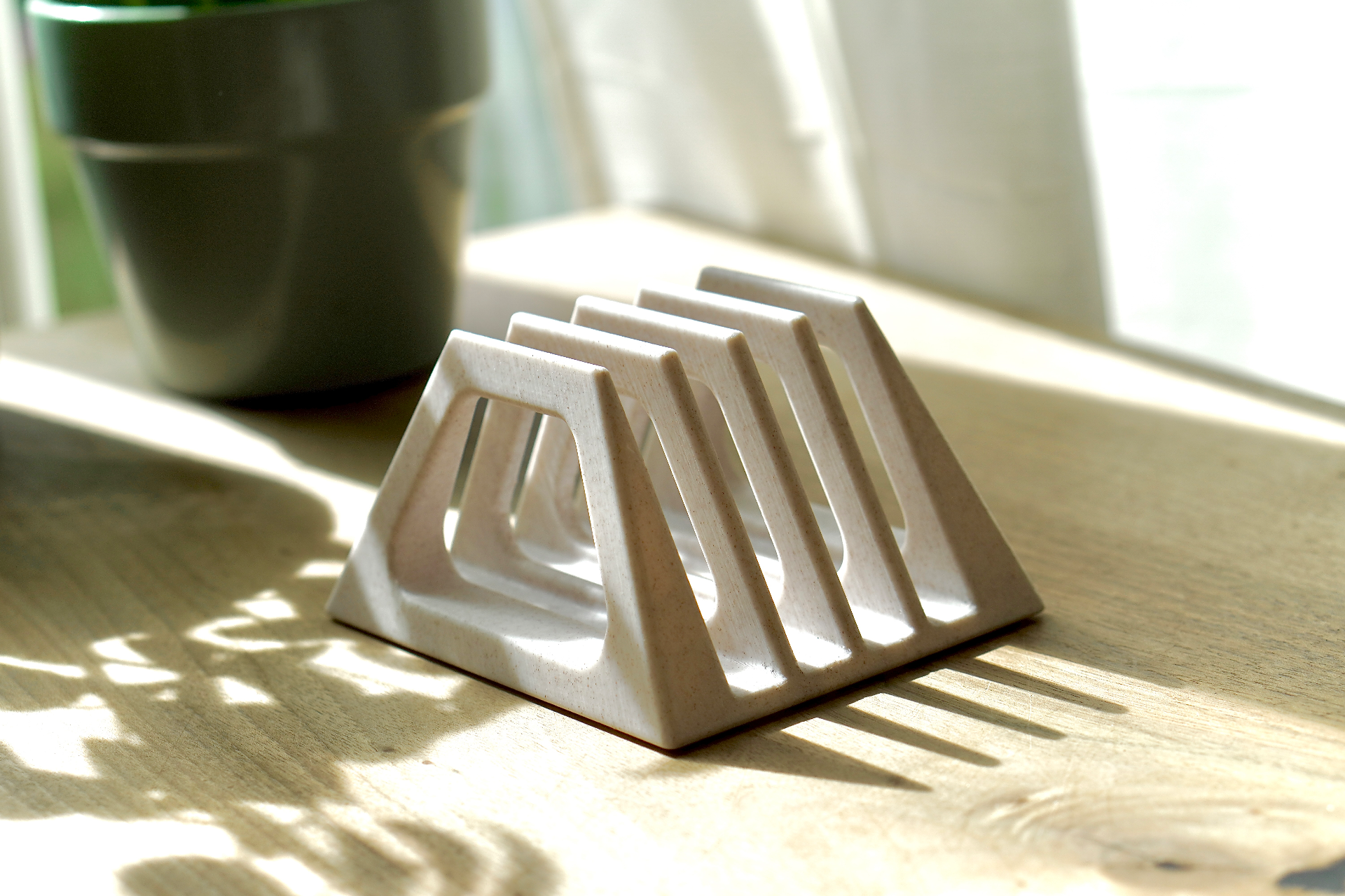 Vertical stand with four slots