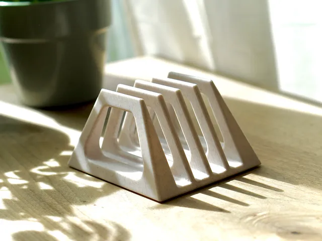 Vertical stand with four slots