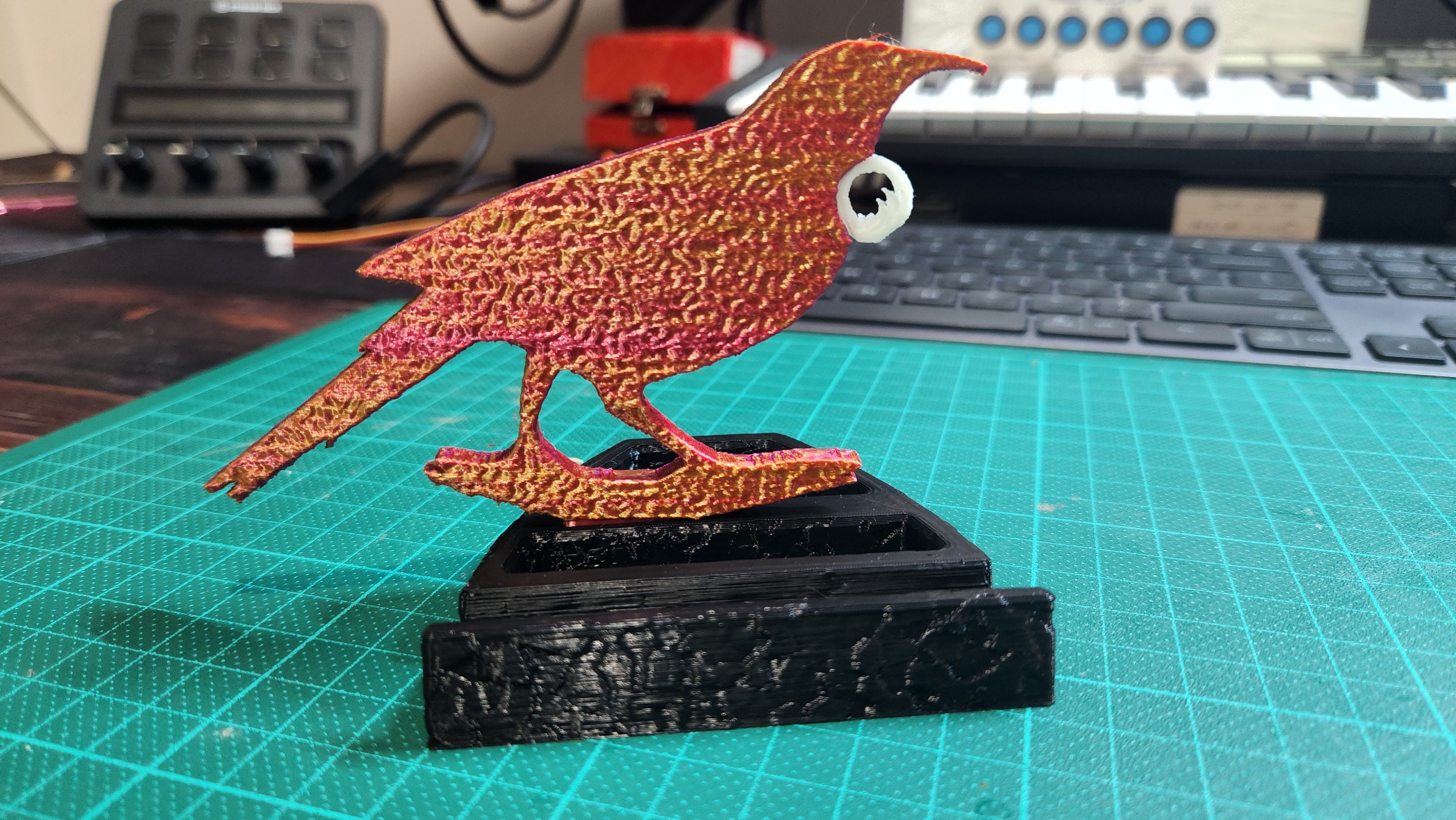 Tui cell phone holder / Tui mobile phone holder