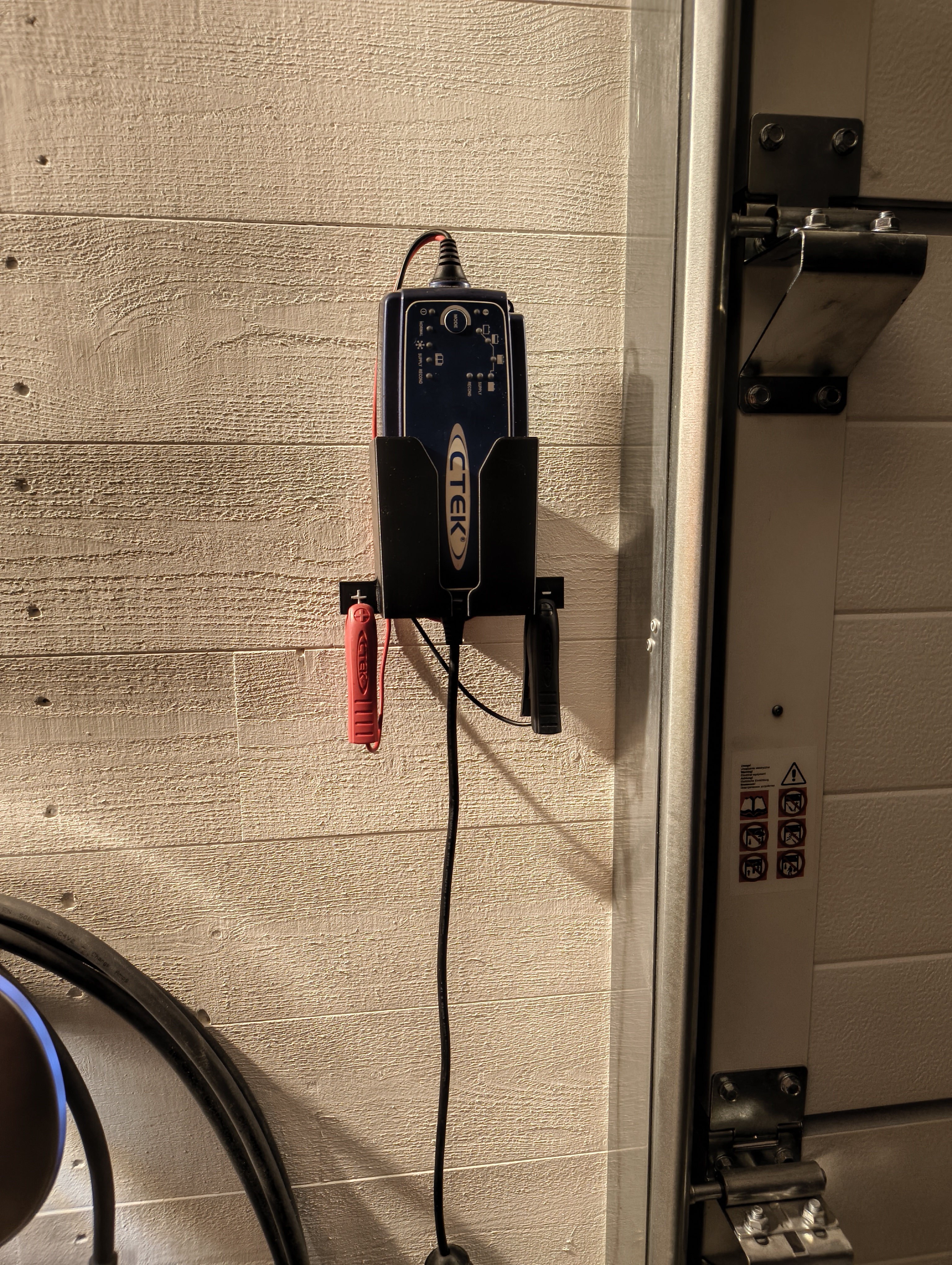 CTEK Zafir 100 wall holder