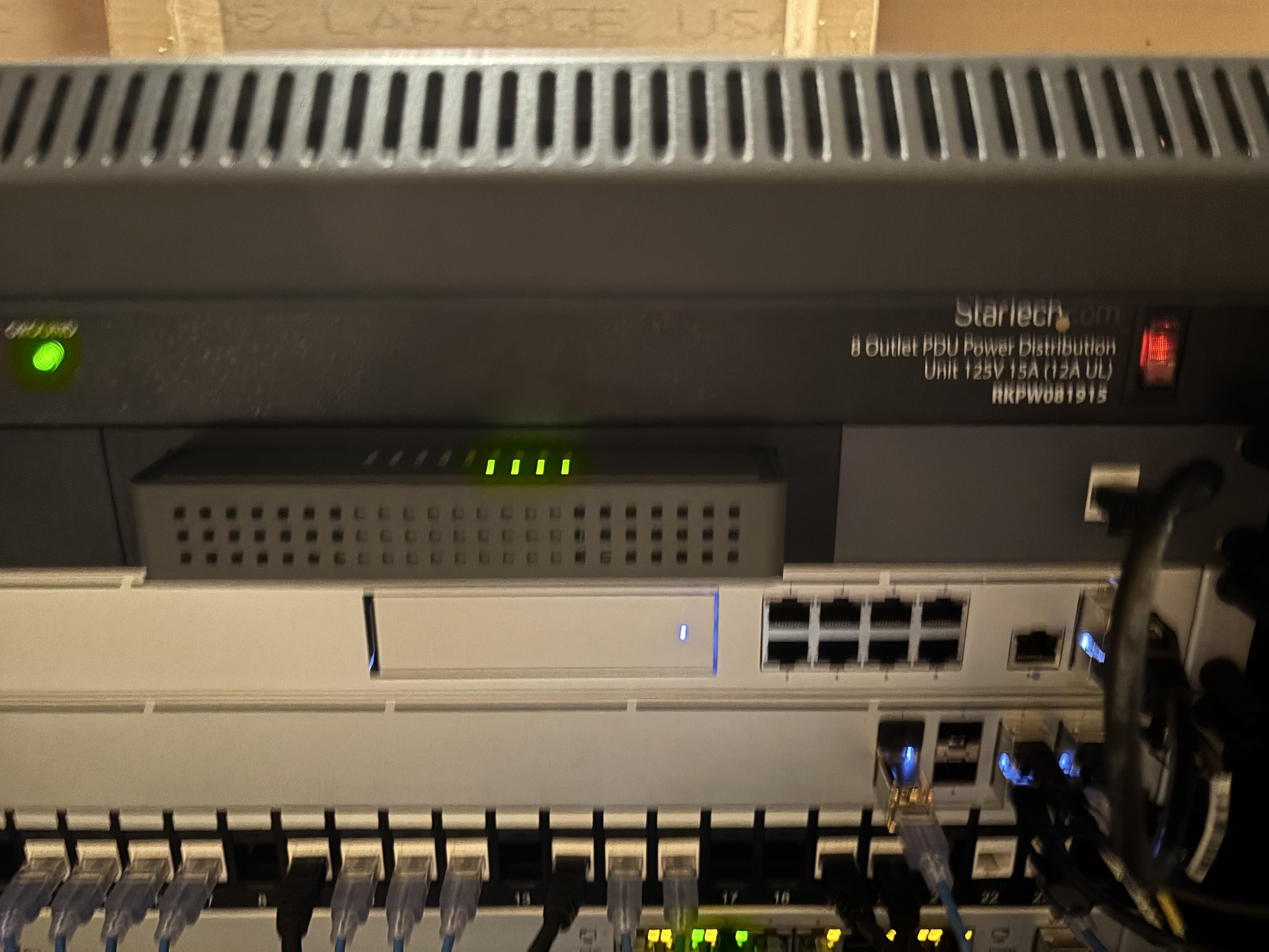 ESRack - Medium Bracket with Single Keystone