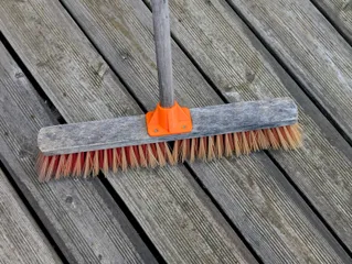 Broom Handle Socket