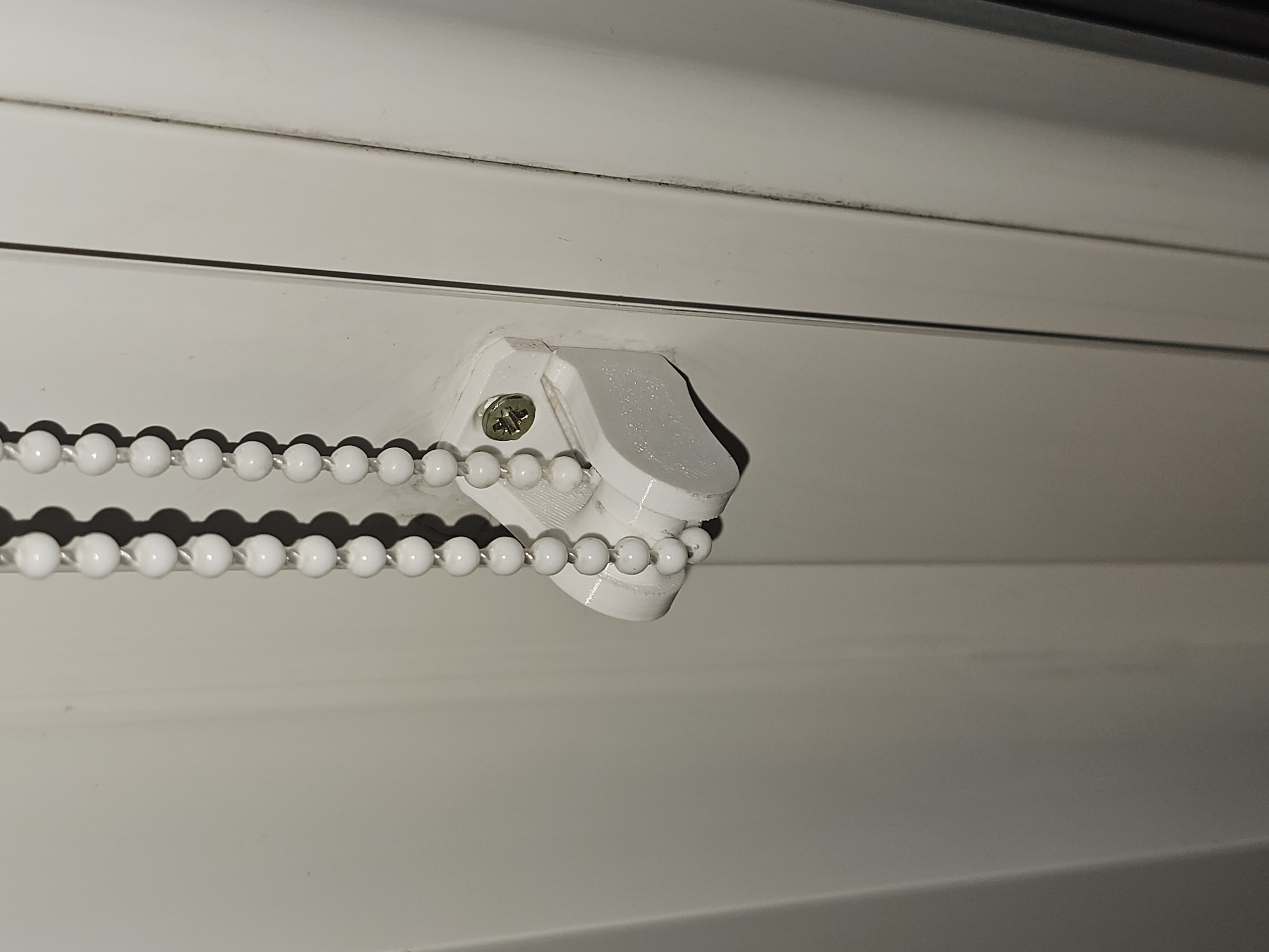 Fexi blind chain tensioner
