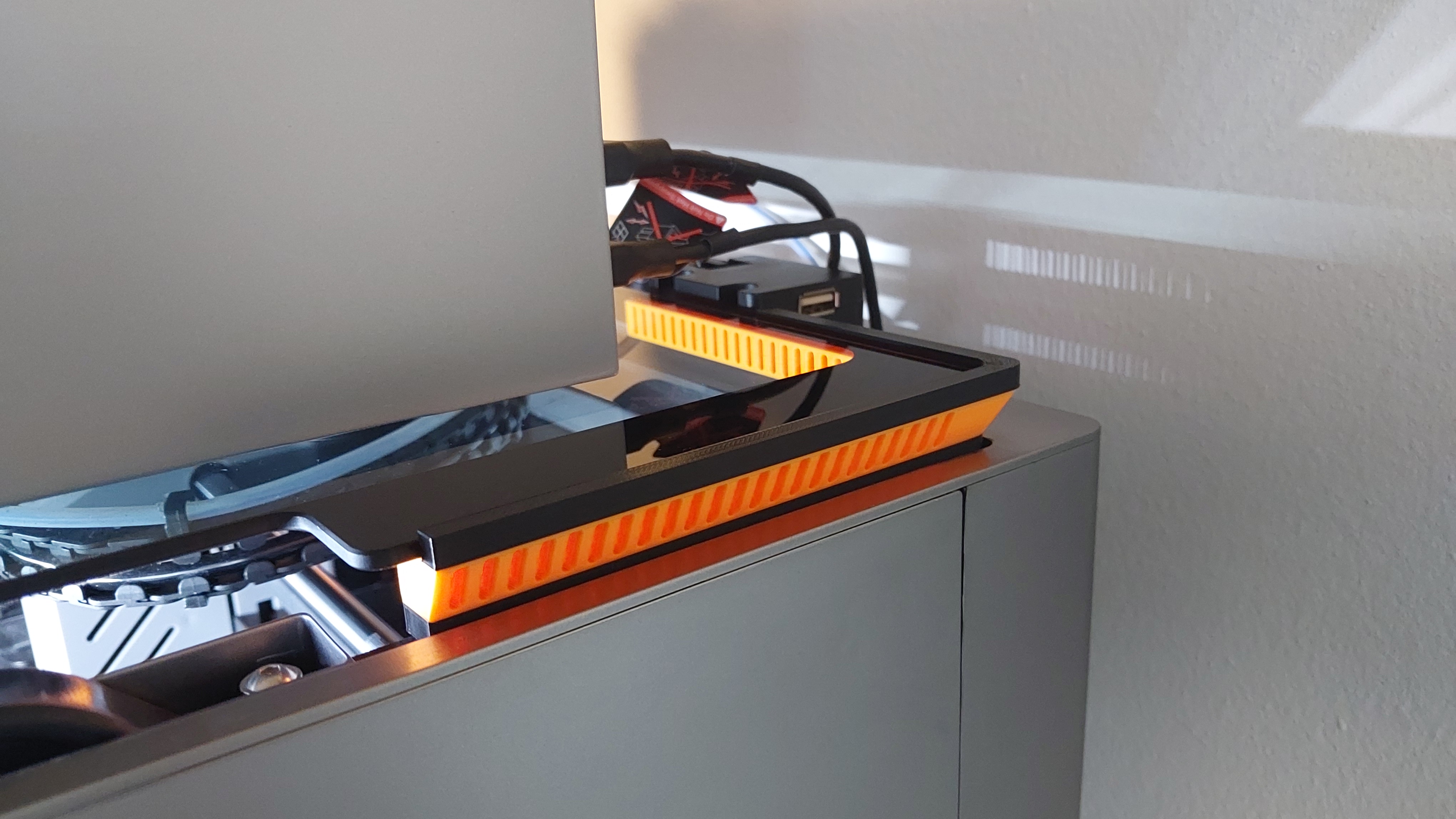 Qidi Plus 4 Glass Top Riser for QiDi Box USB hub