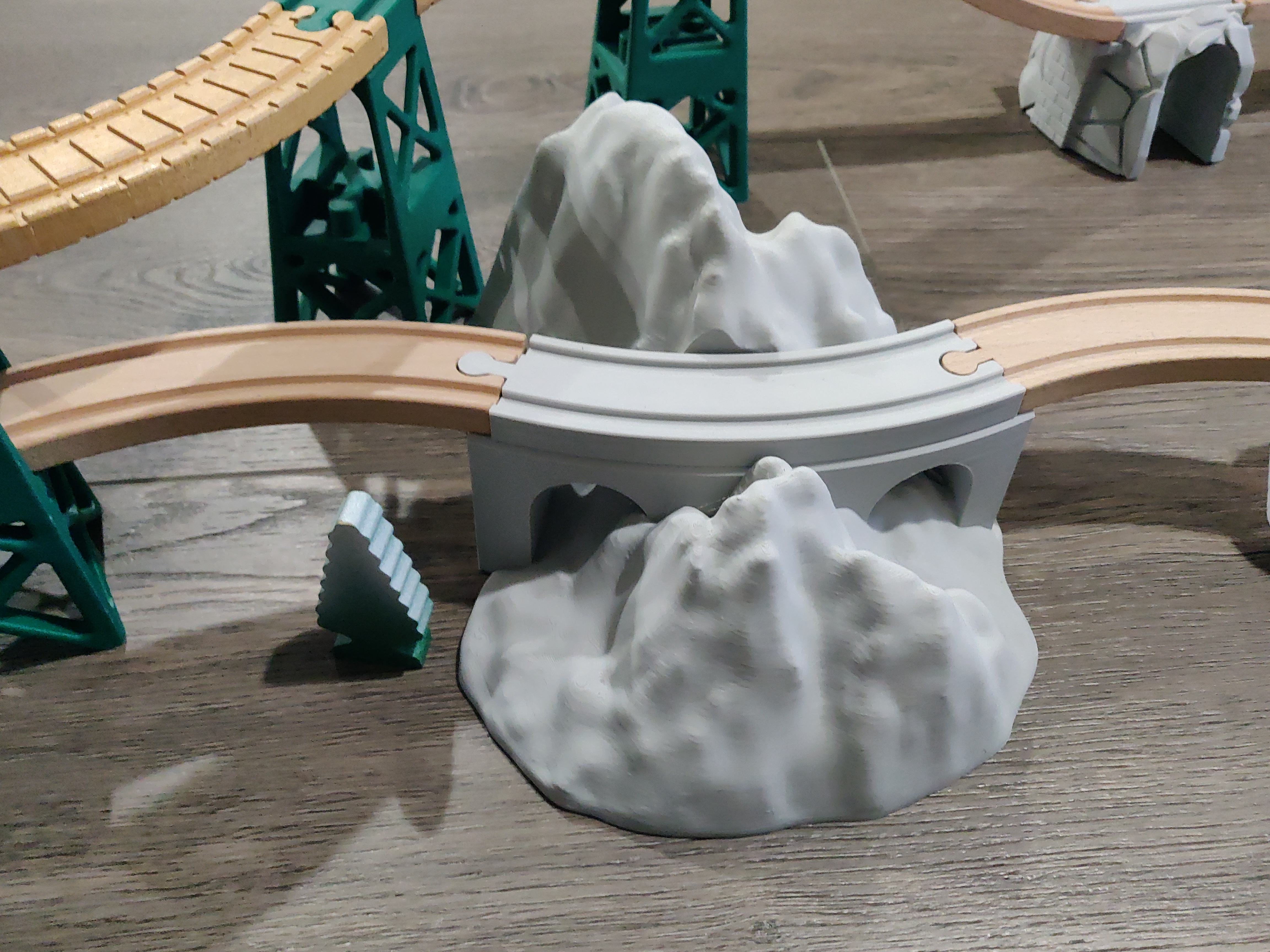 Curved viaduct over a mountain for brio trains