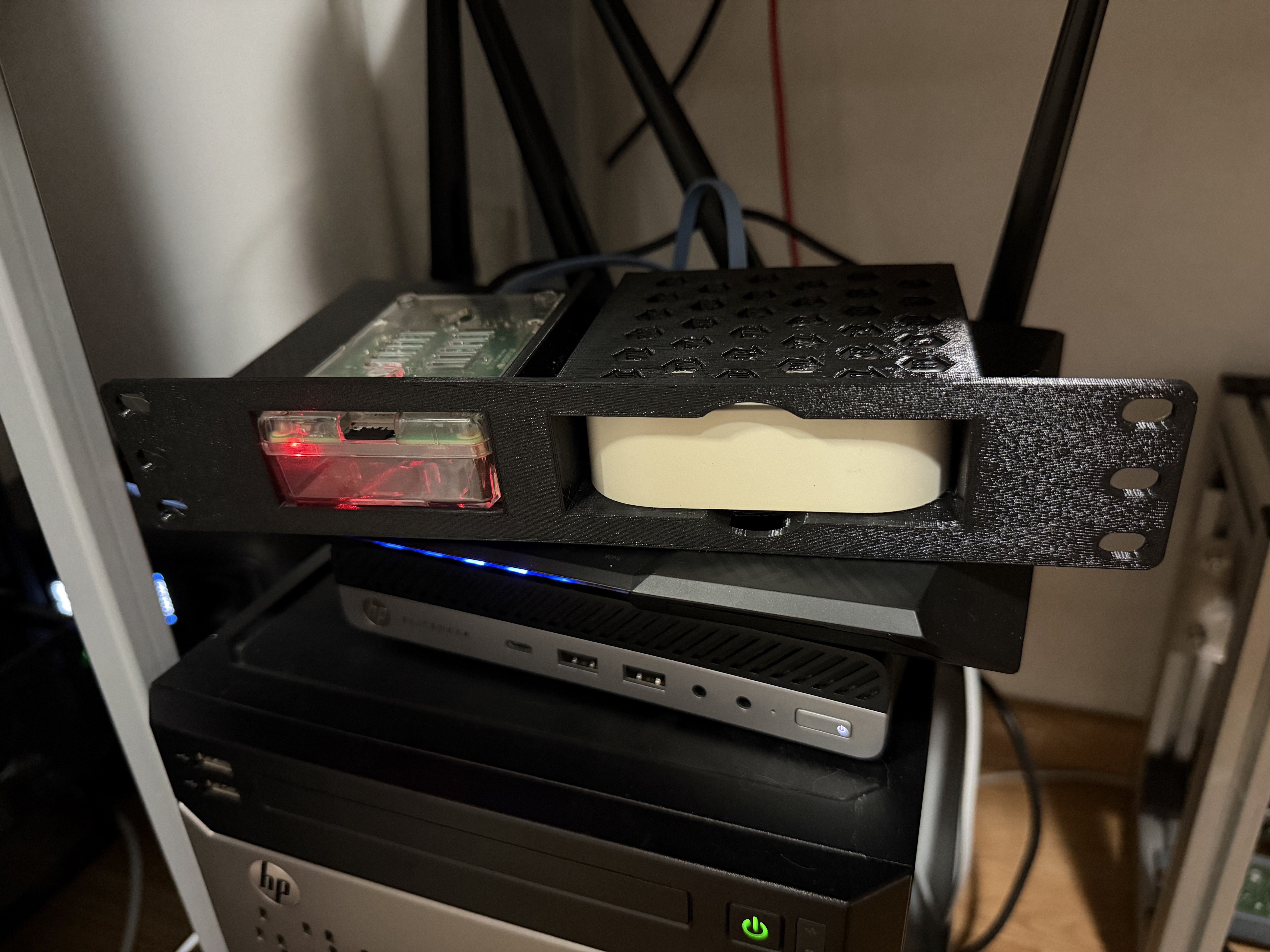 Raspberry Pi 3 in case + philips hue bridge 10" rack mount
