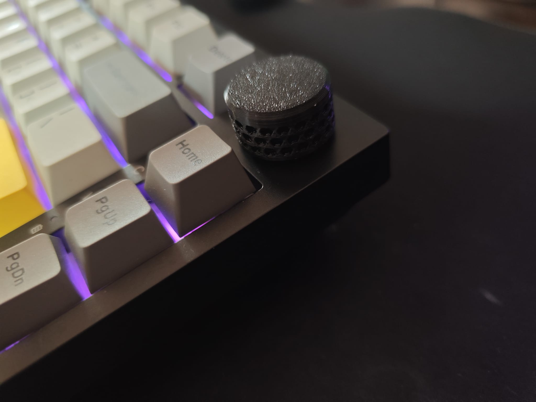 Keyboard volume knob