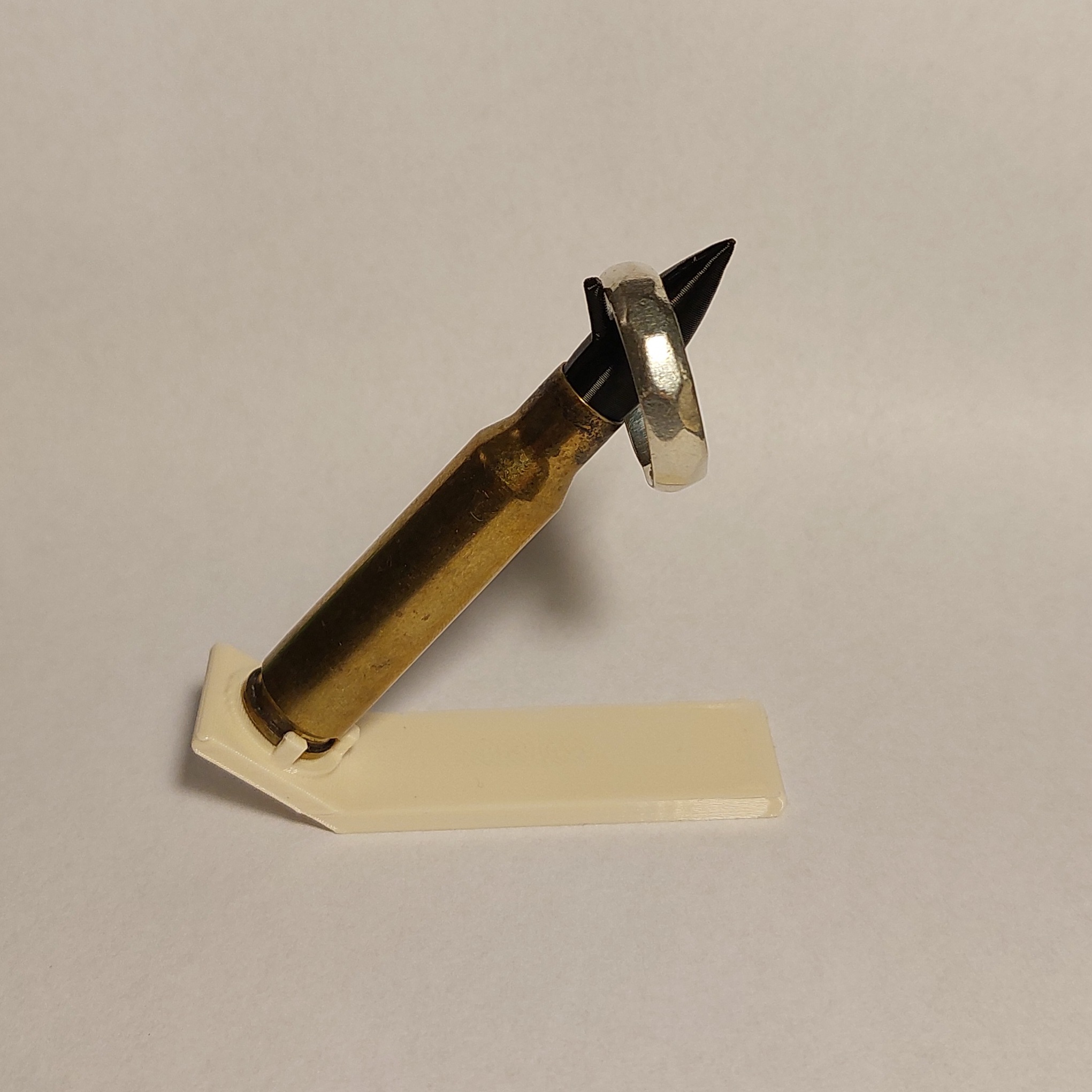 Miniatura 6 do modelo 3D Bullet Ring Holder