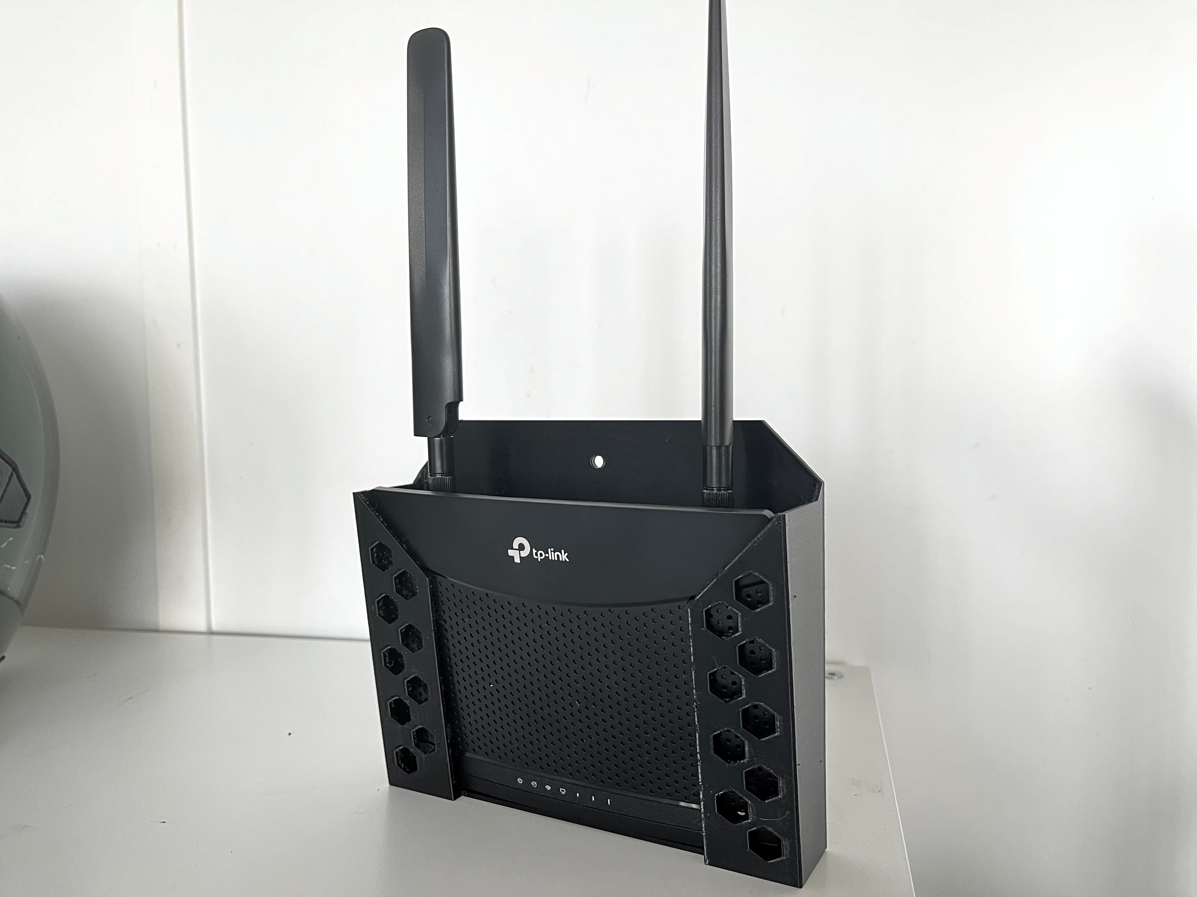 TP-Link MR100 Wall Support