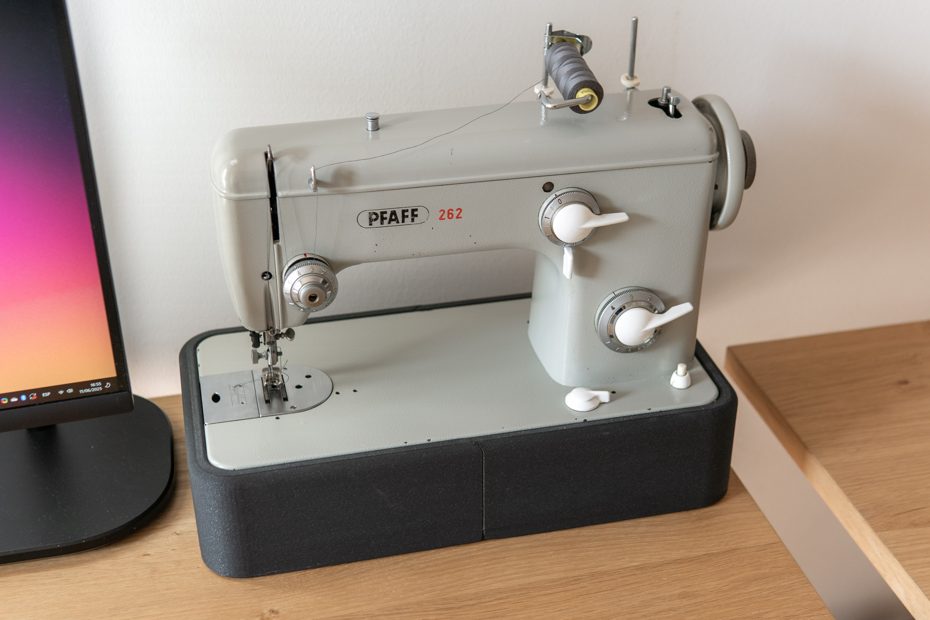 Base for vintage flat bed sewing machine (designed for Pfaff 260 series)