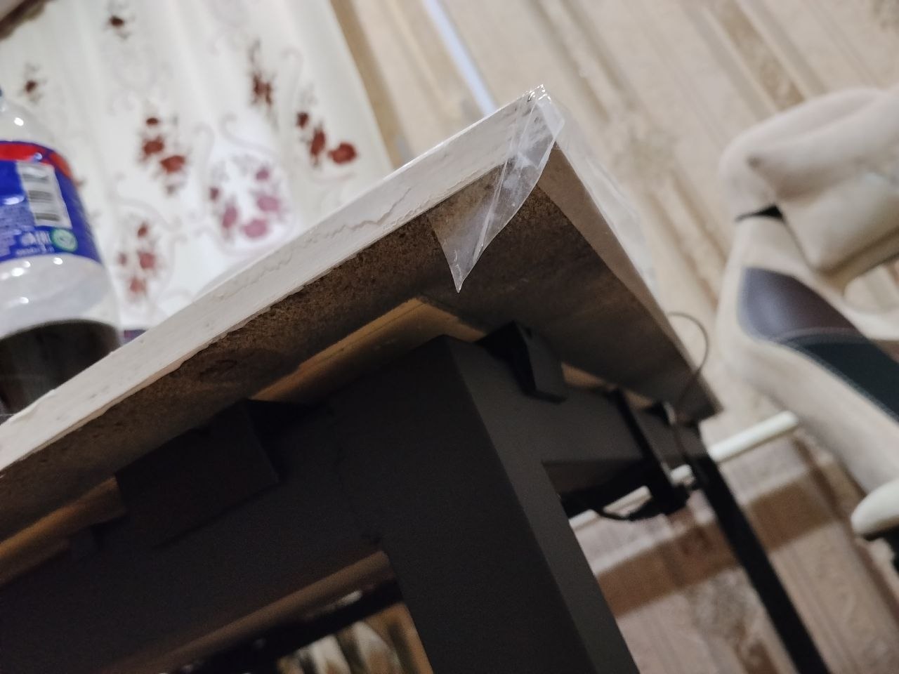 Table in the garage — thumbnail 4