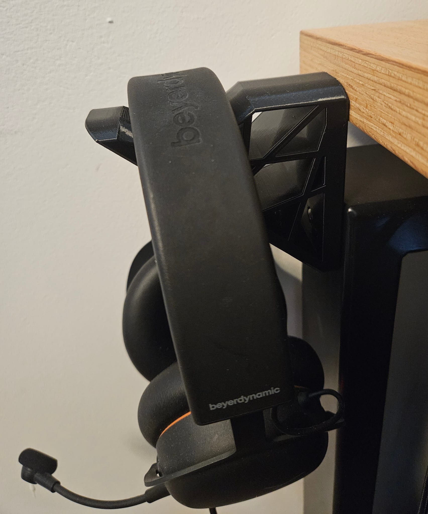 Headphone holder (magnetic)
