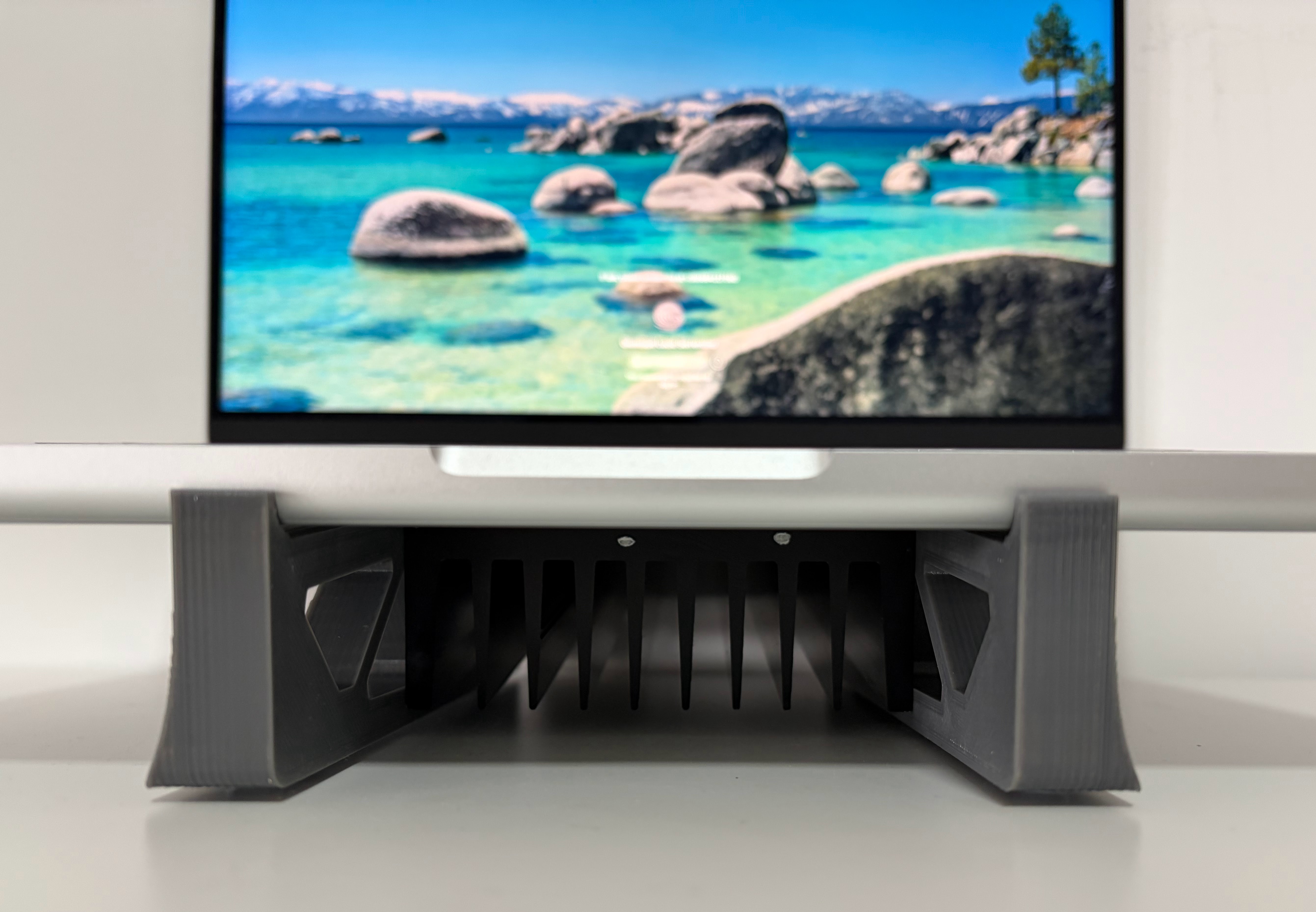 Plane14 - a passive cooling stand for MacBook Pro 14