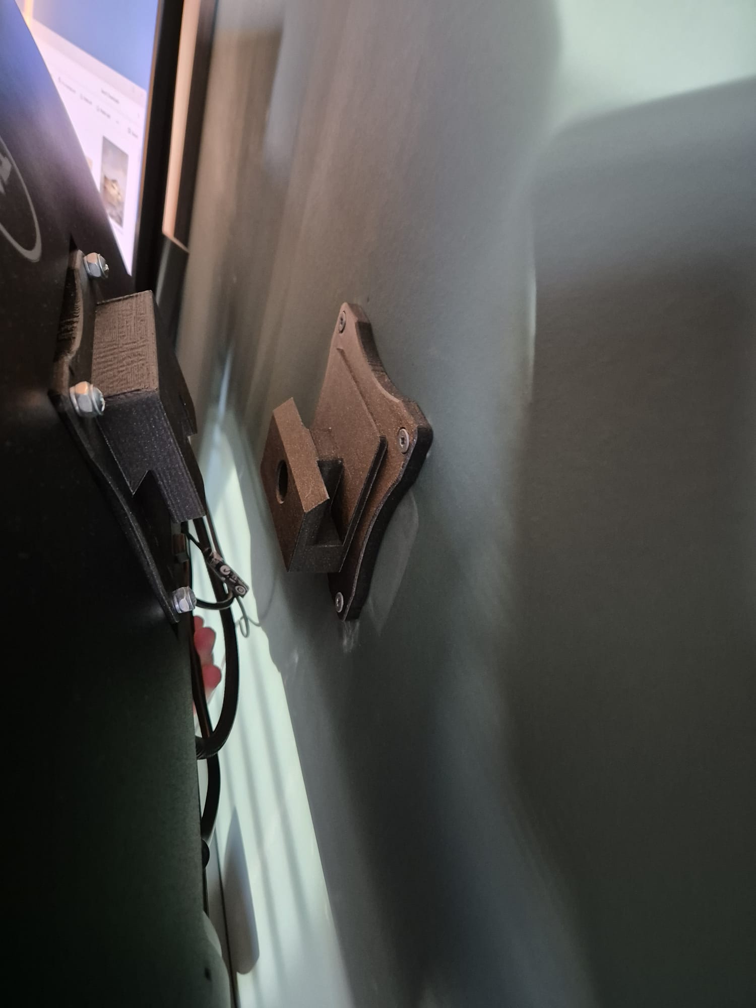 Freezing Pixels - Easy VESA Mount 100 — miniatura 3