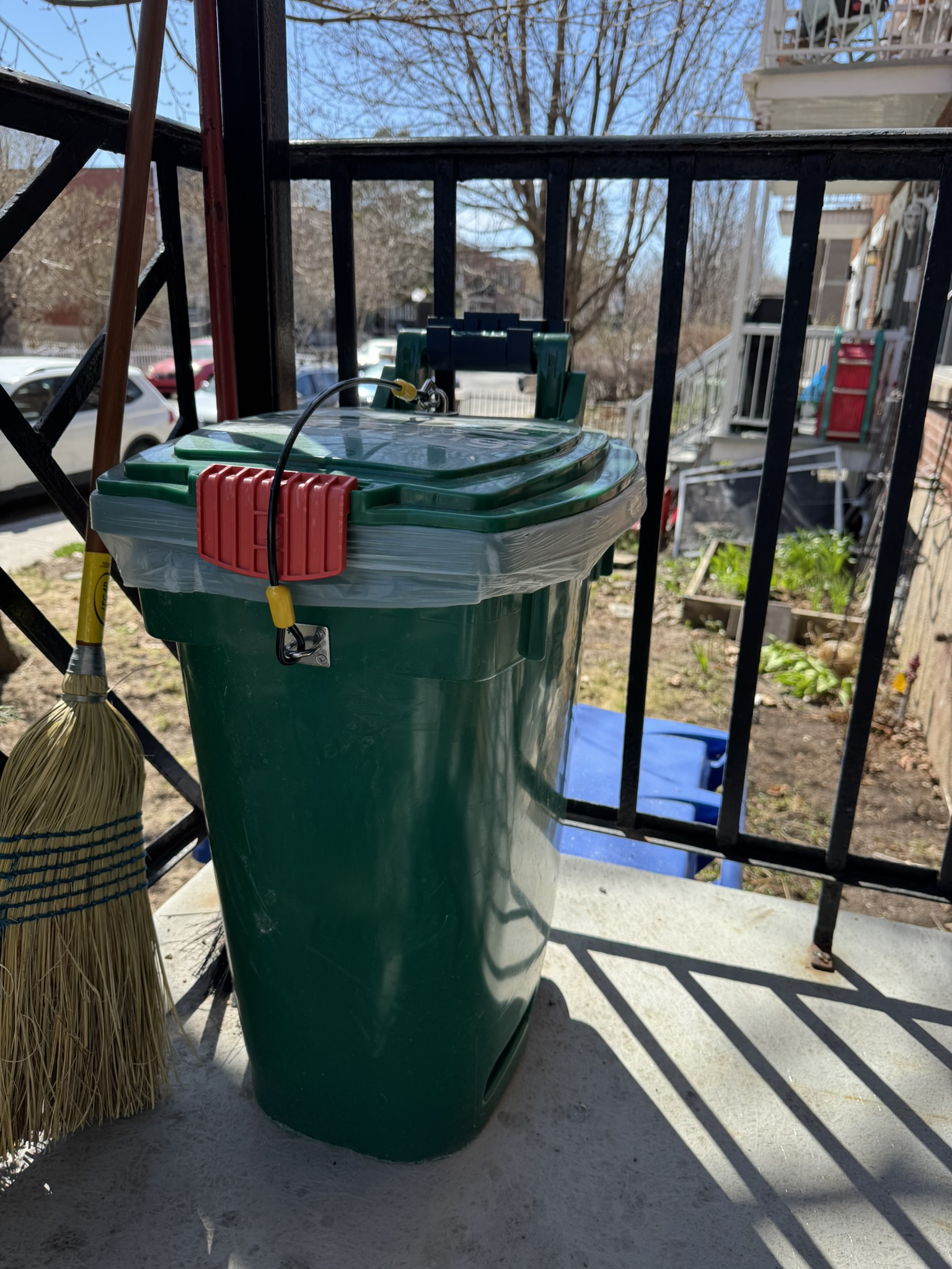 Support pour bac de compost anti-raton - Support for your compost bin with a handle locking ring