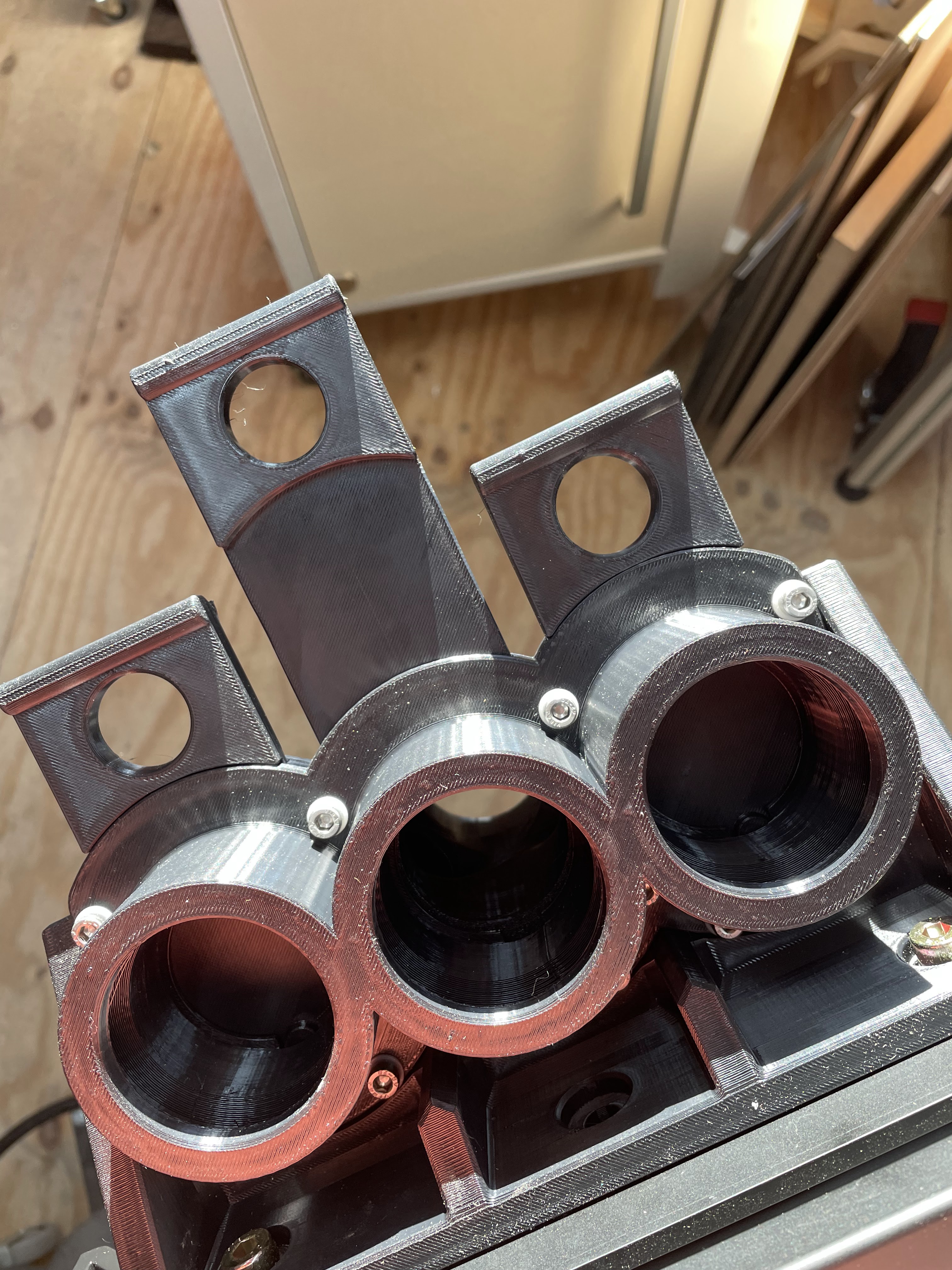 Lockplates with a fingerhole for the 3way distribution with blast gate