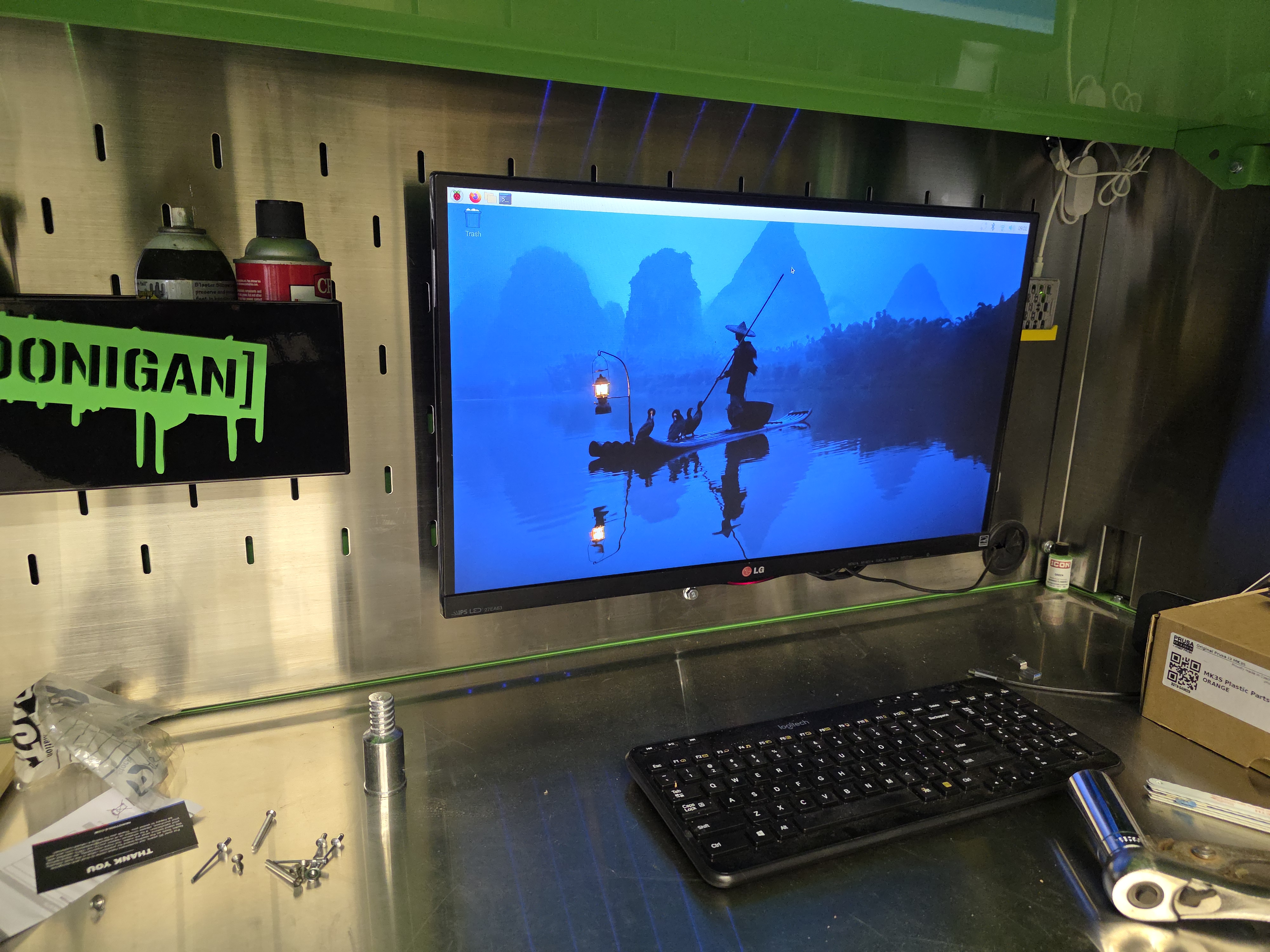 Monitor Mount (Vega 100x100) for Icon Toolbox Hutch