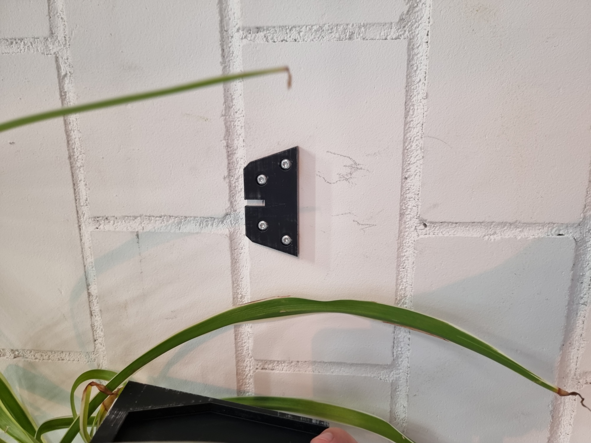 "Darti" Flowerpot for Wall Camouflage