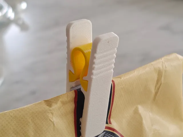 Molletta - Modern Food Bag Clip