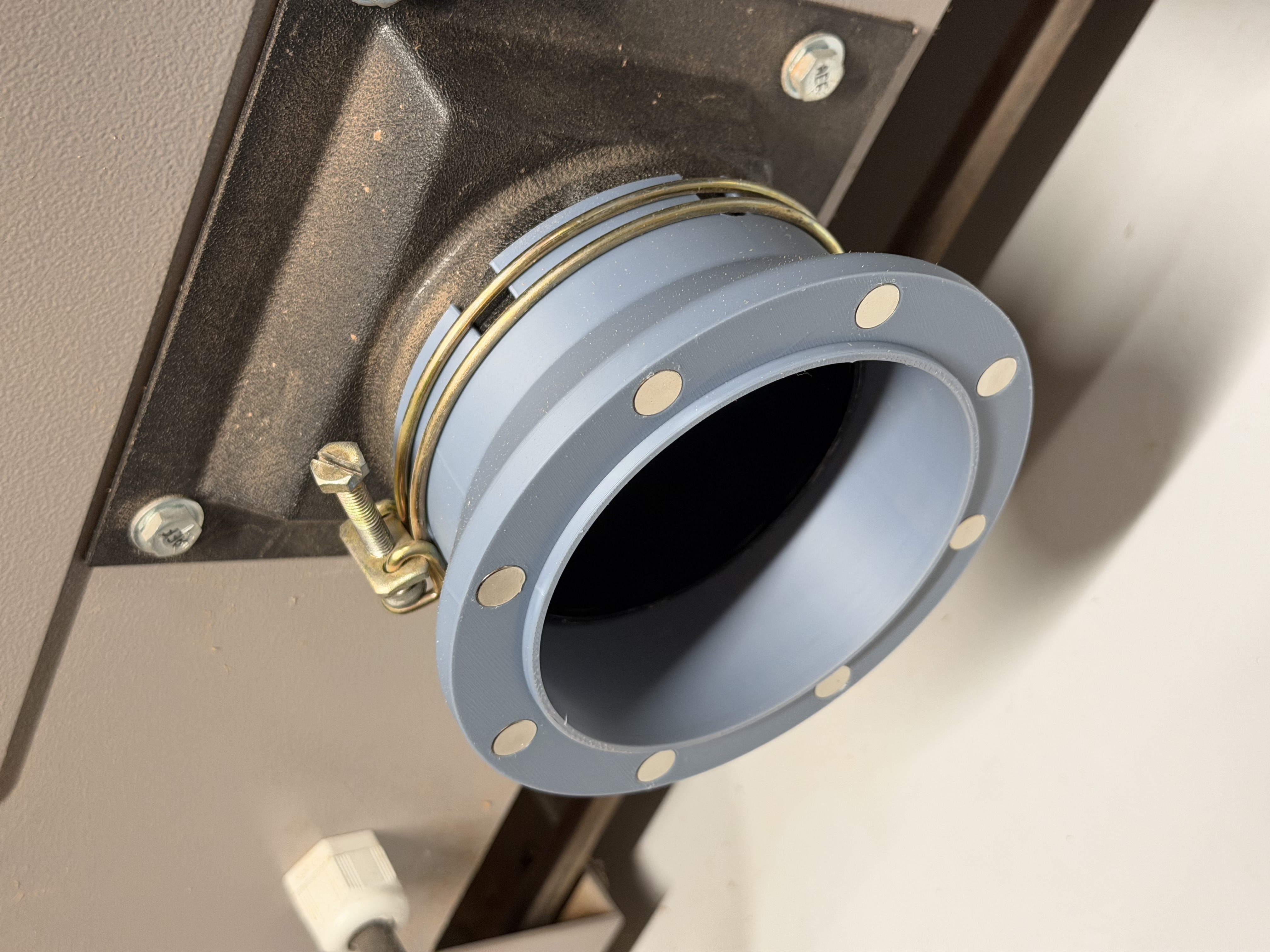 Magnetic Dust Collection Connectors