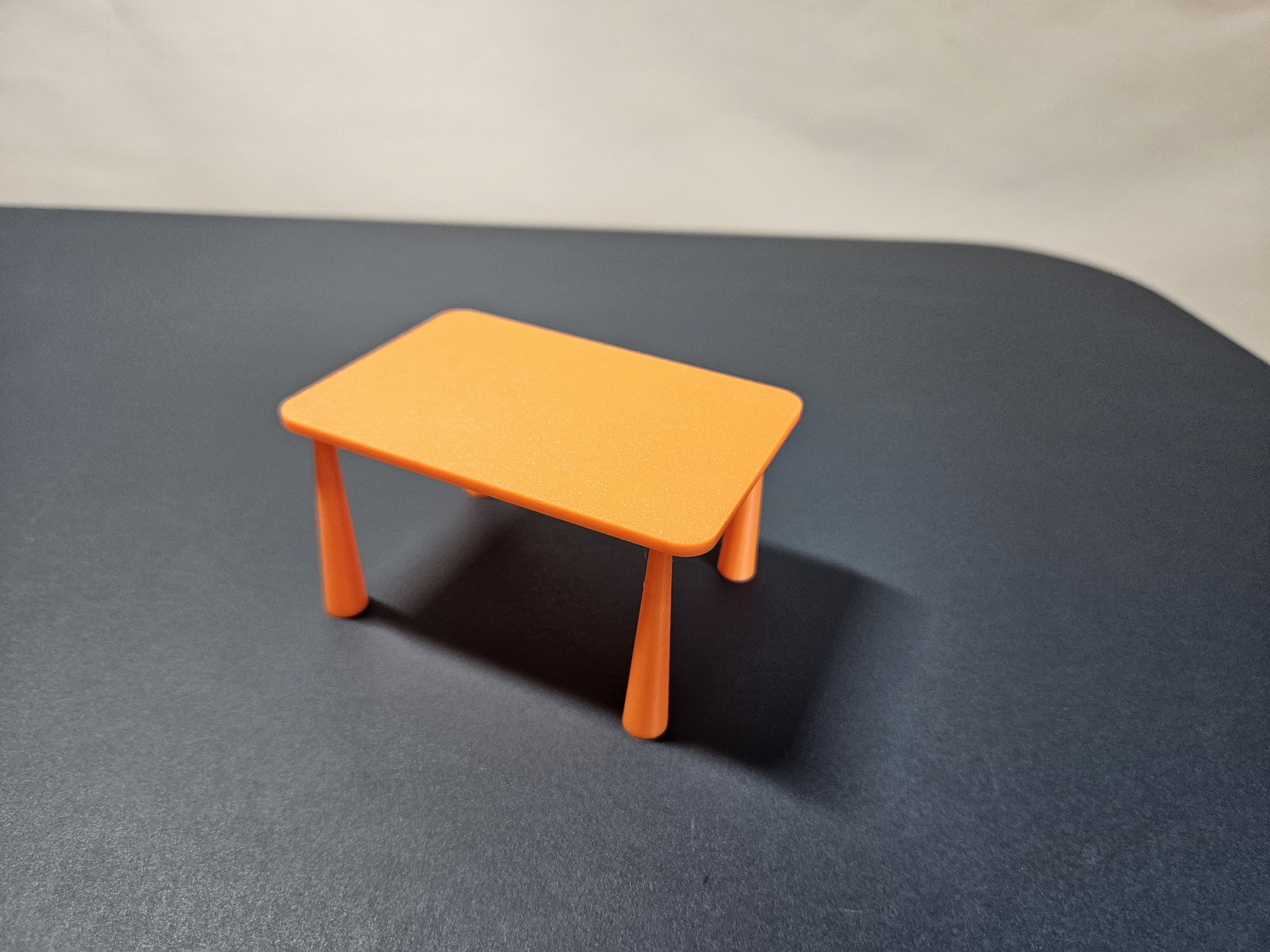 Miniatura 3 do modelo 3D Puppen Tisch