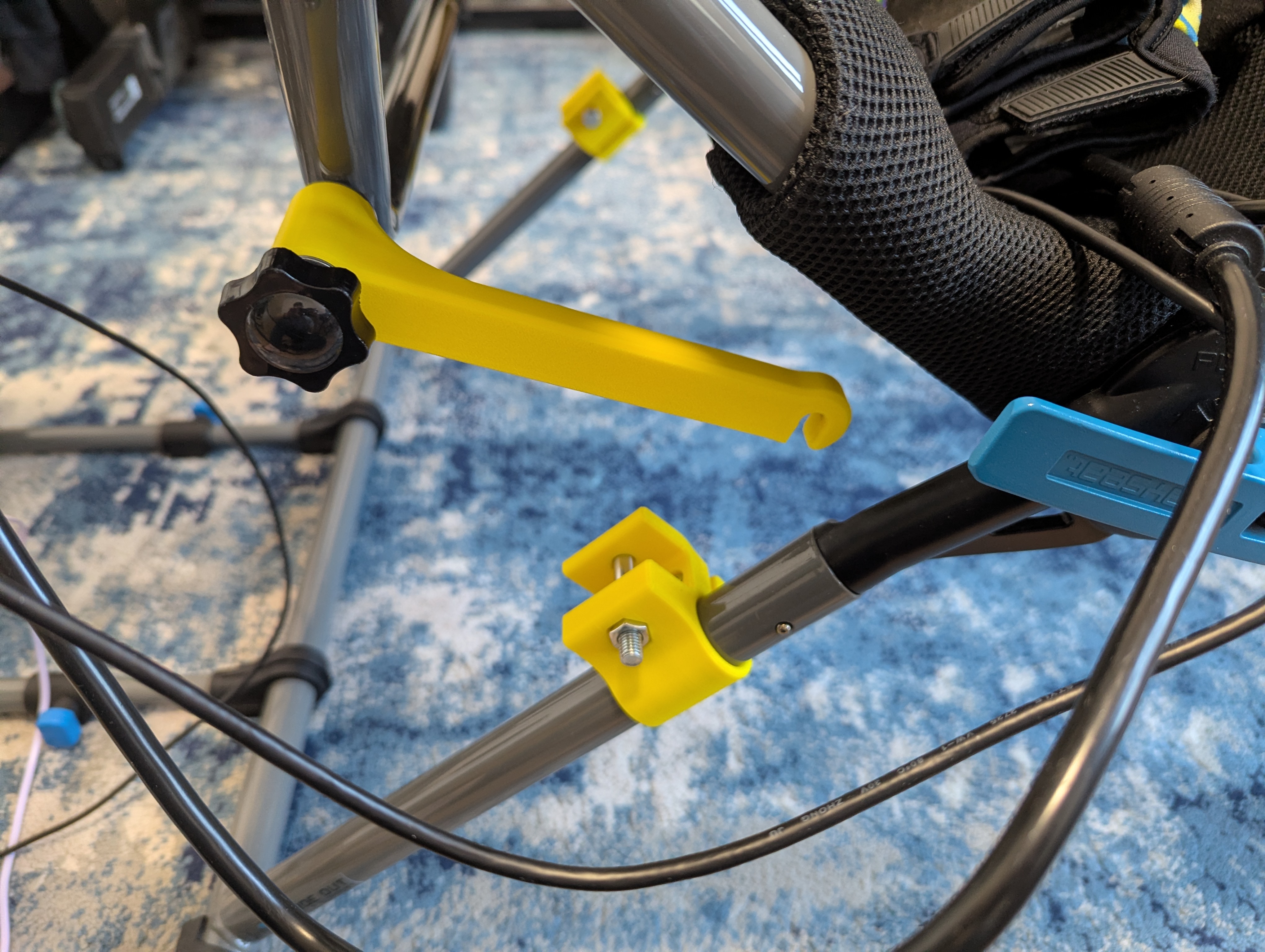 Playseat Challenge X frame bracing struts