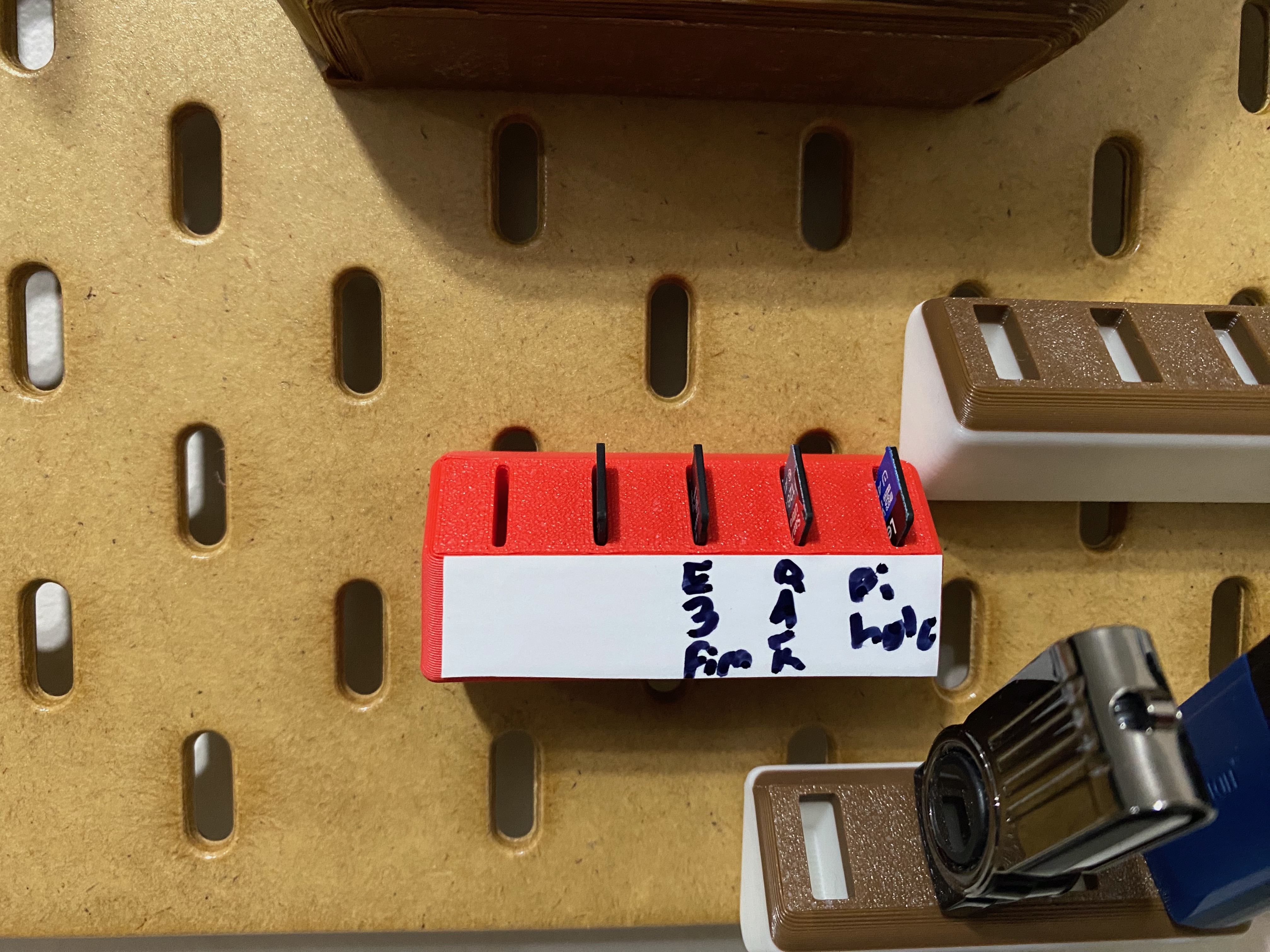 Skadis 5 slot MicroSD holder
