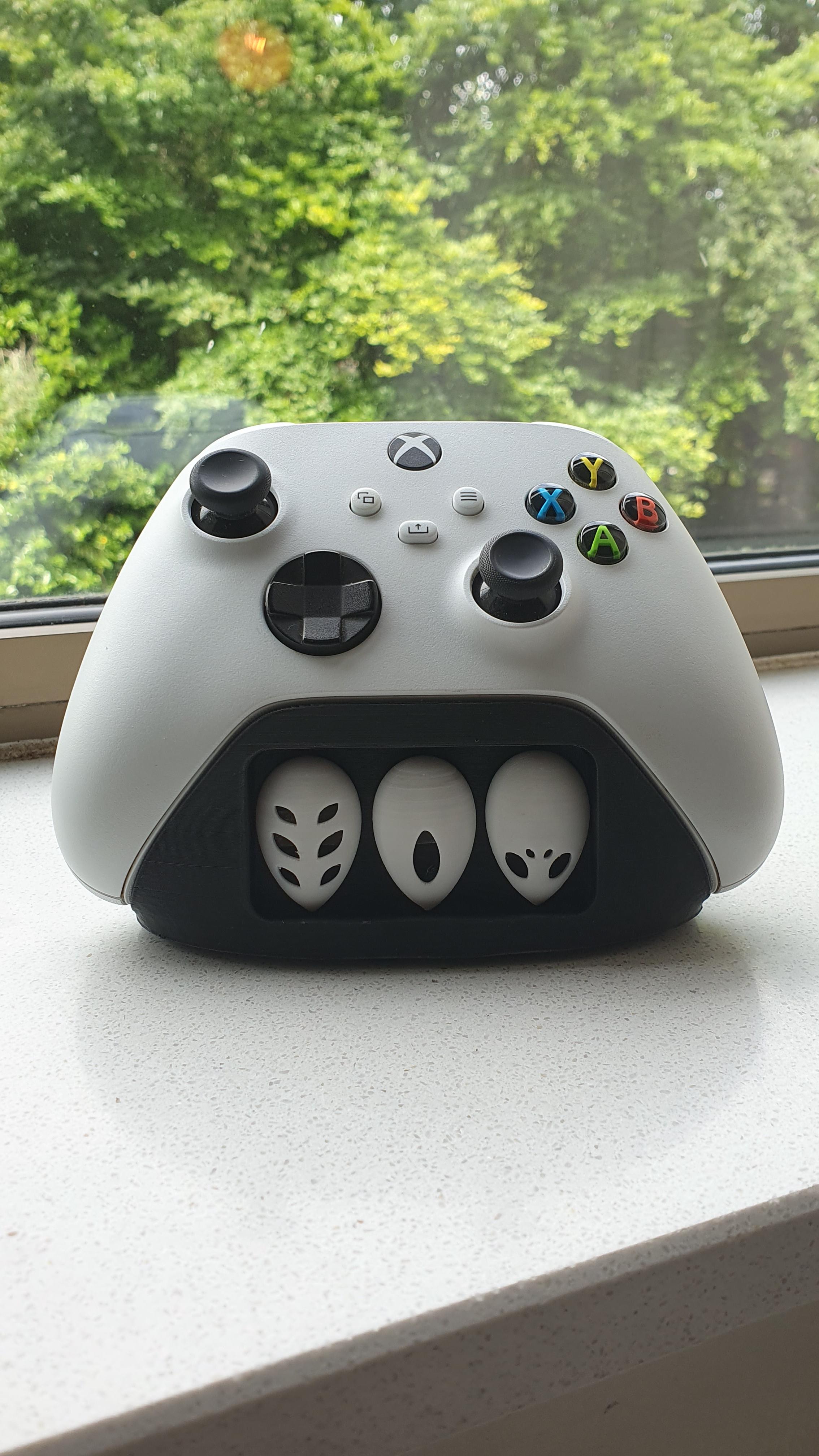 Hollow Knight Xbox controller stand