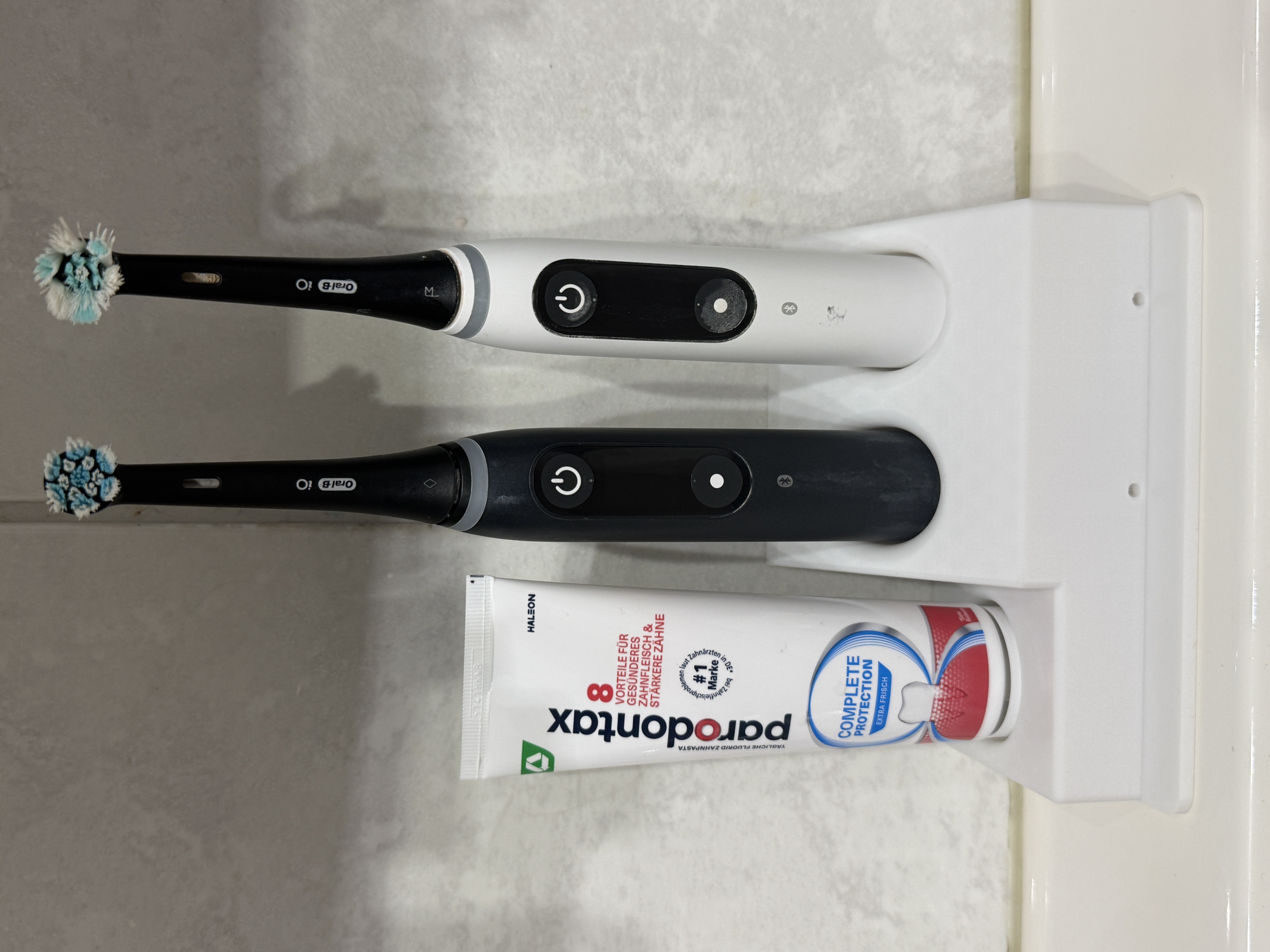 Oral-B iO Series 8 Zahnbürstenständer