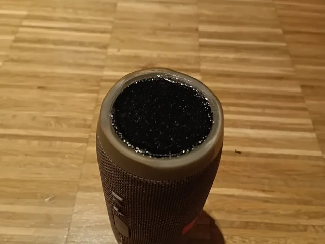 JBL Charge 3 CLOSED SIDE (damaged passive membrane)