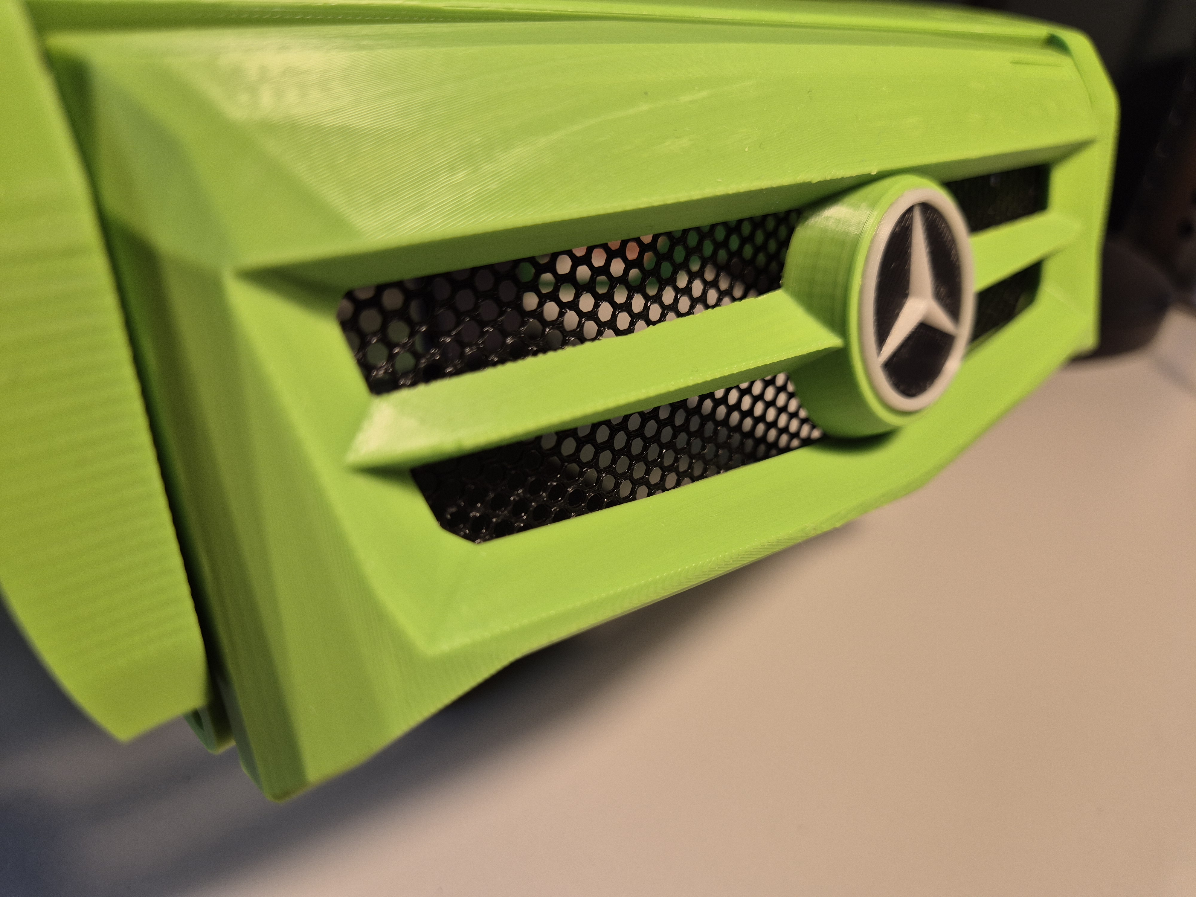 Mercedes UNIMOG U5023 updated grill
