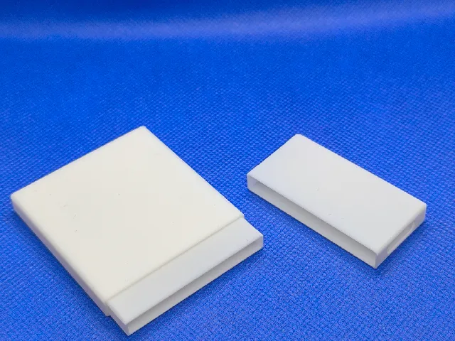 Cotton bud (cotton swab) travel holder