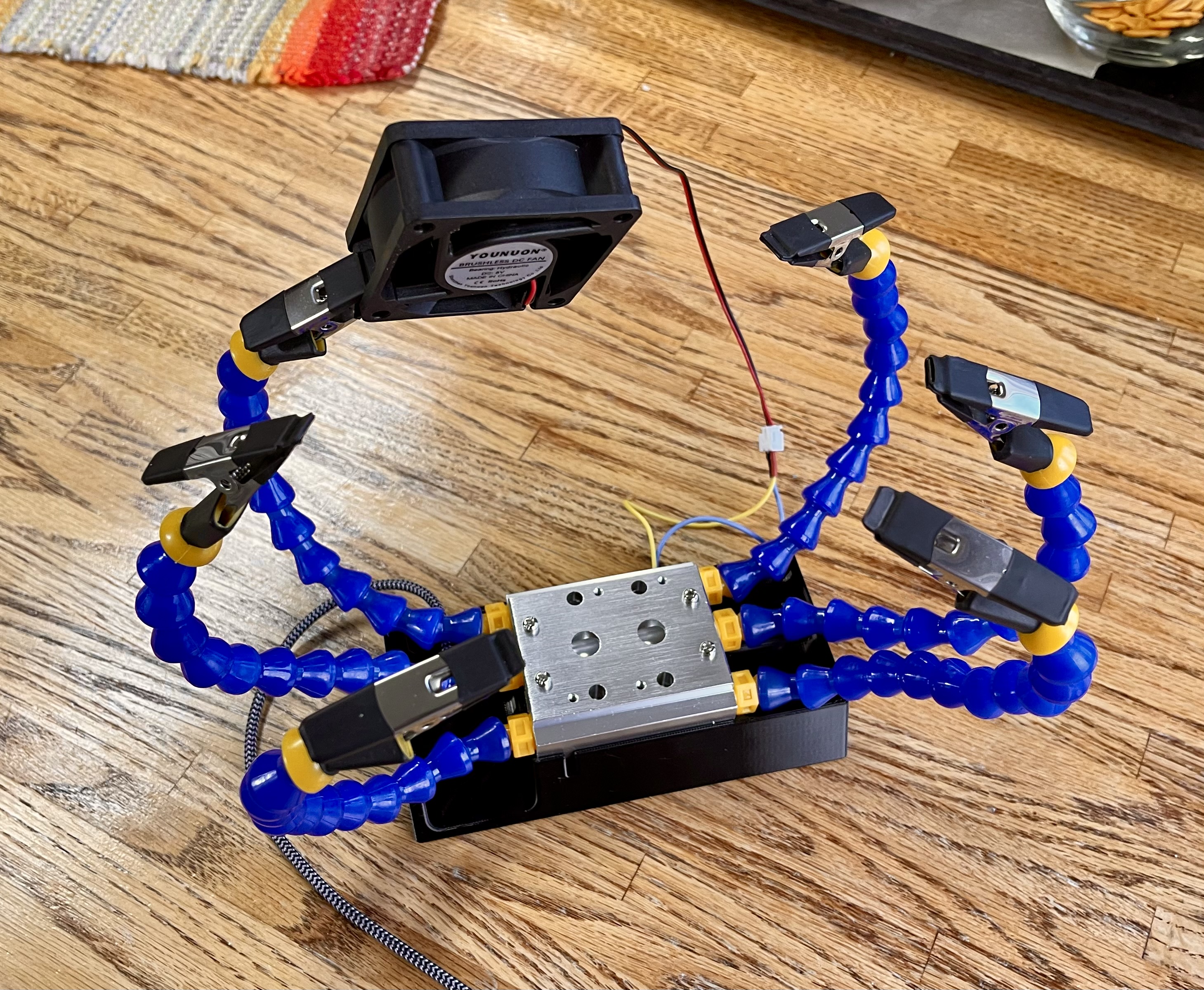 Helping Hands Mod: Fan and Base for the AliExpress Helping Hands