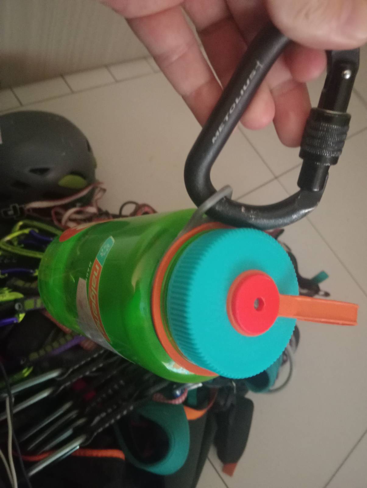 Carabiner ring on Nalgene water bottle TPU