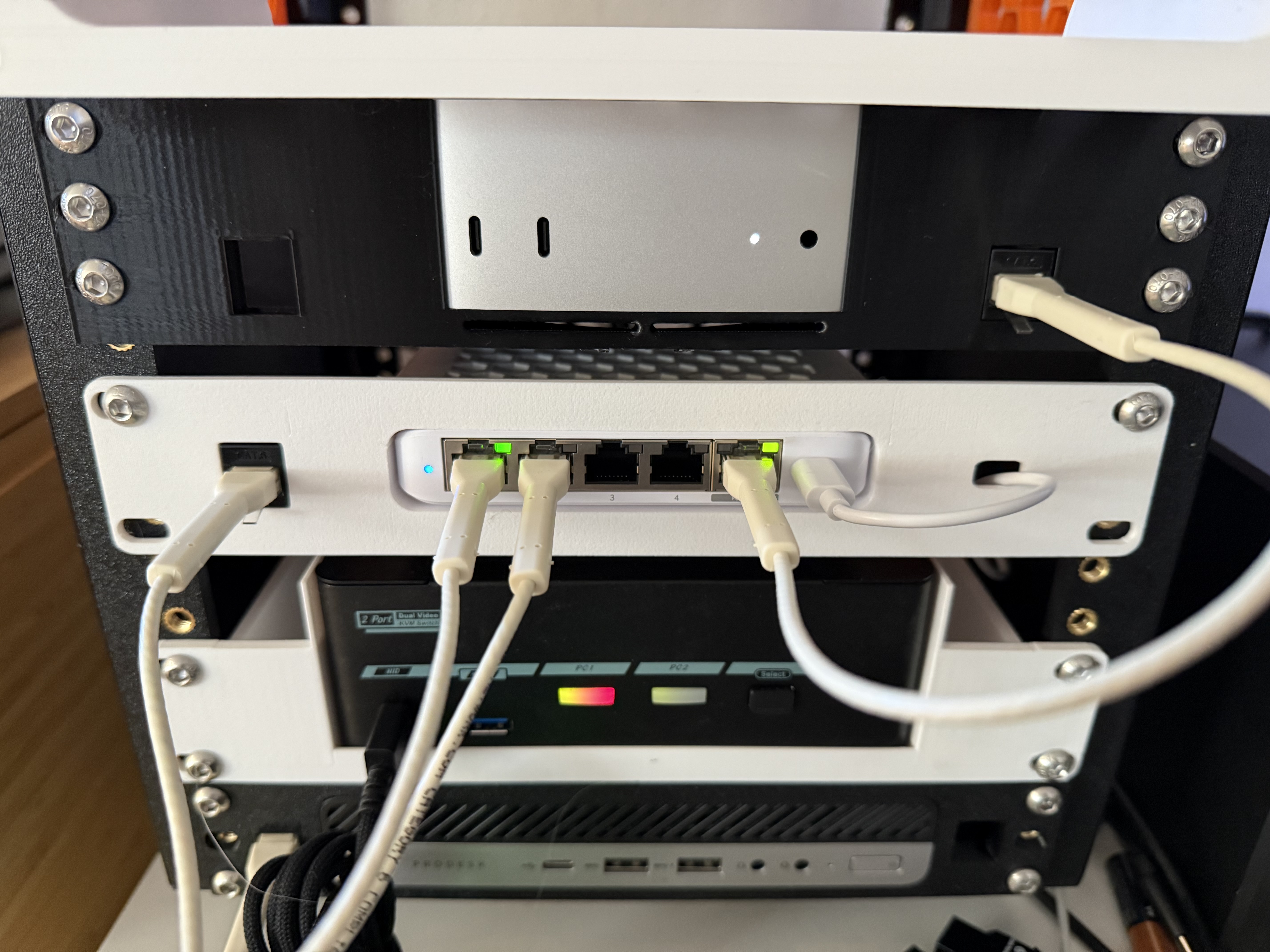 Ubiquiti Unifi USW-Flex-Mini 2.5G 5 10-inch rack mount remix with Keystone Jack, USB-C pass-through