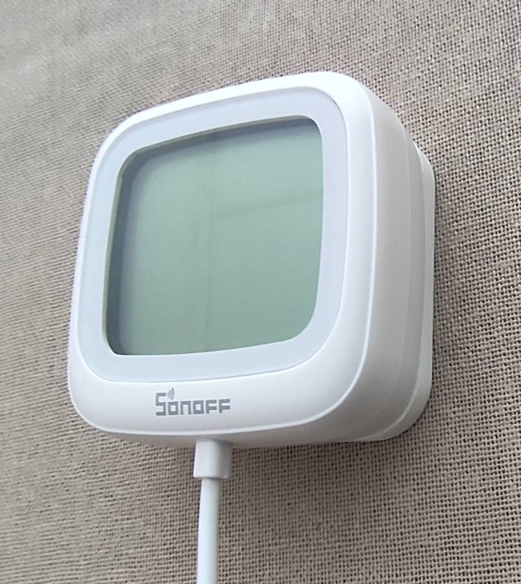 Wallmount for the Sonoff SNZB-02LD Zigbee smart thermometer