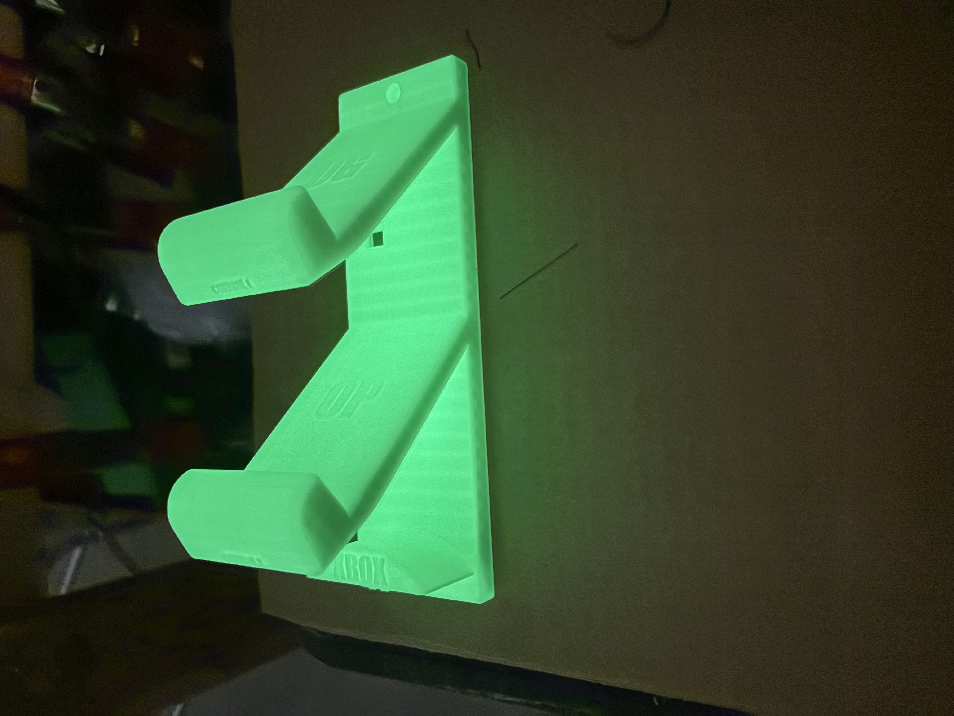 xBox Controller Mount with Headphone Hanger – Glow in the Dark