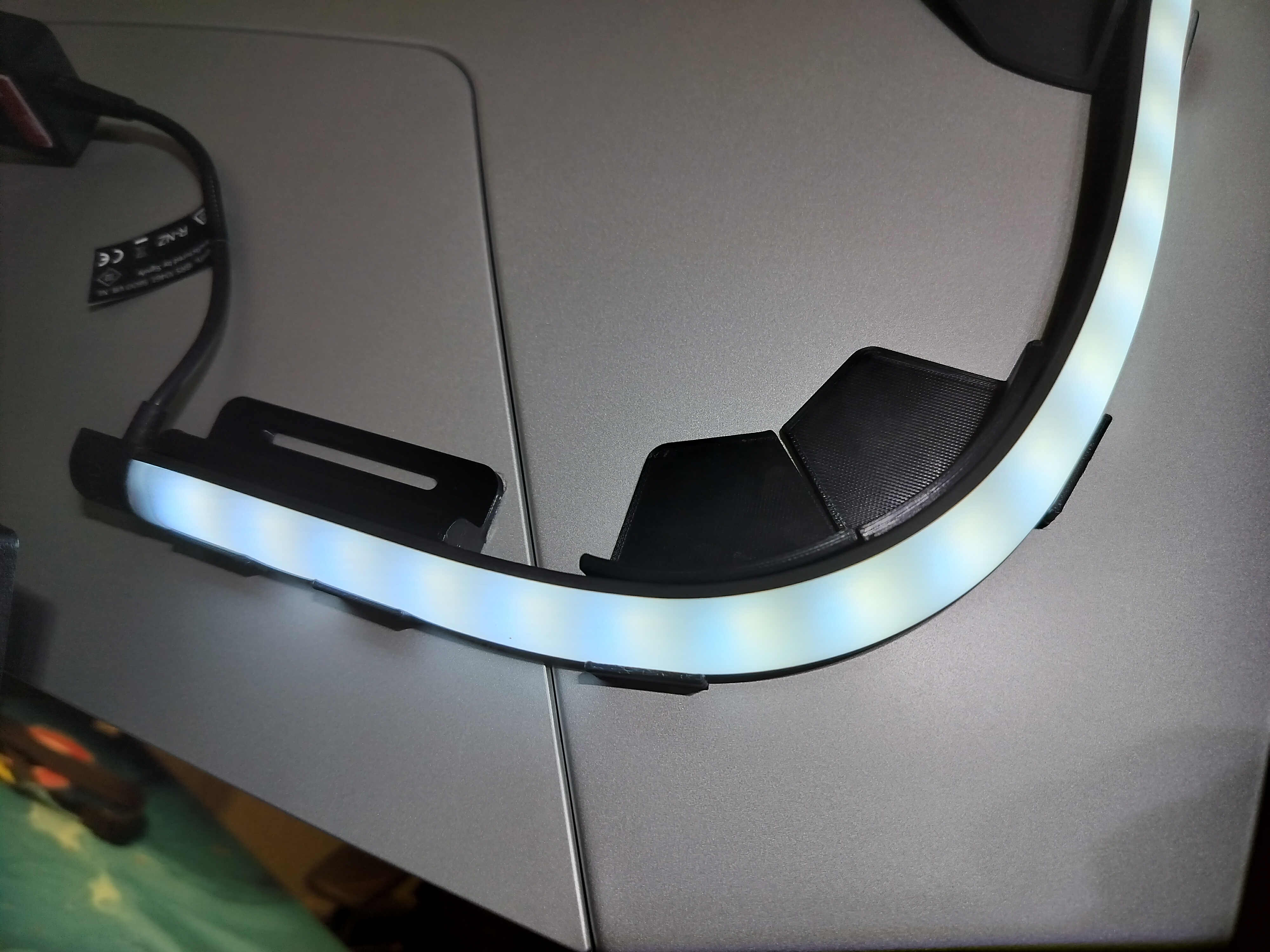Philips Hue TV and PC lightstrip mounts with hooks