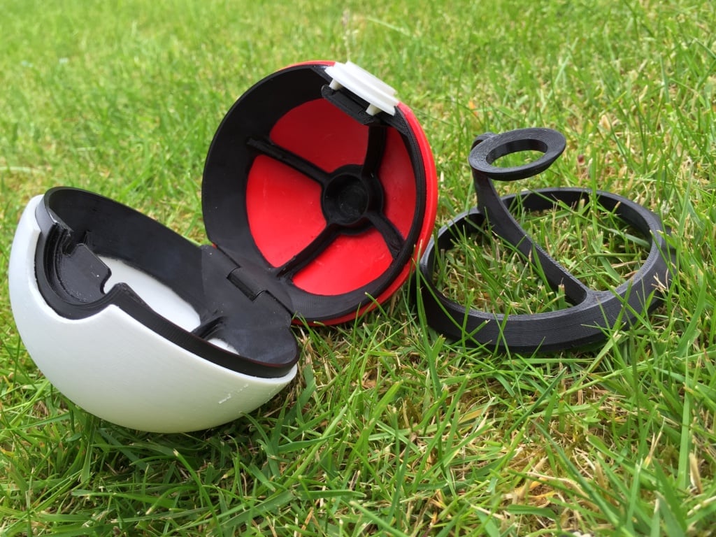 FUNCTIONAL POKEBALL!!!(as in it opens and closes)