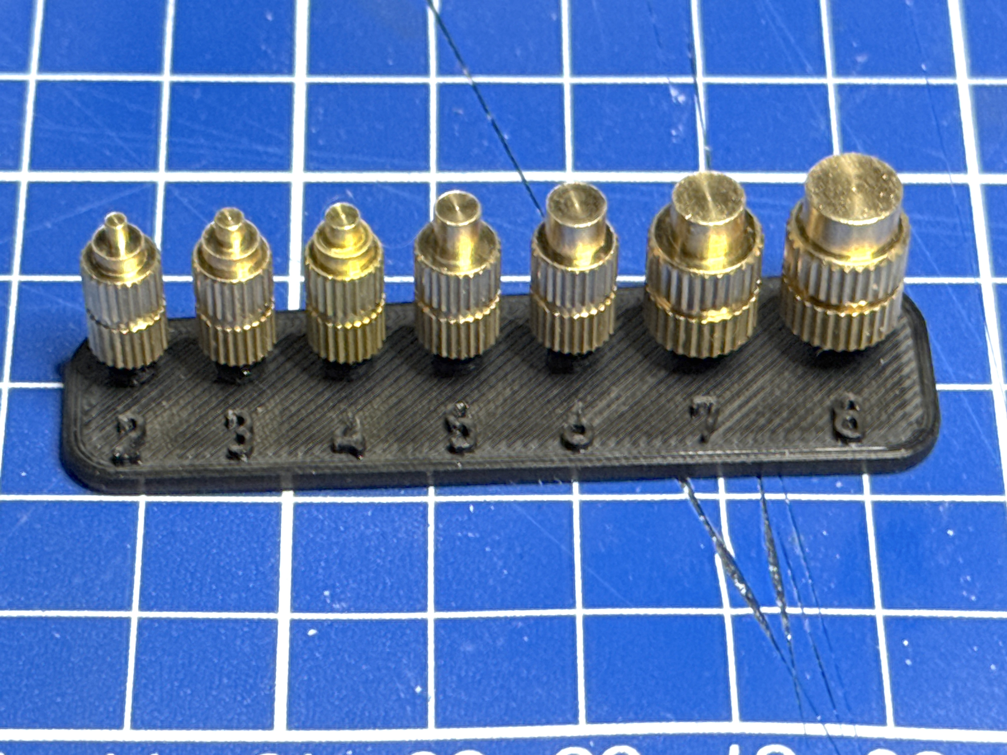 Threaded nut insert tool holder