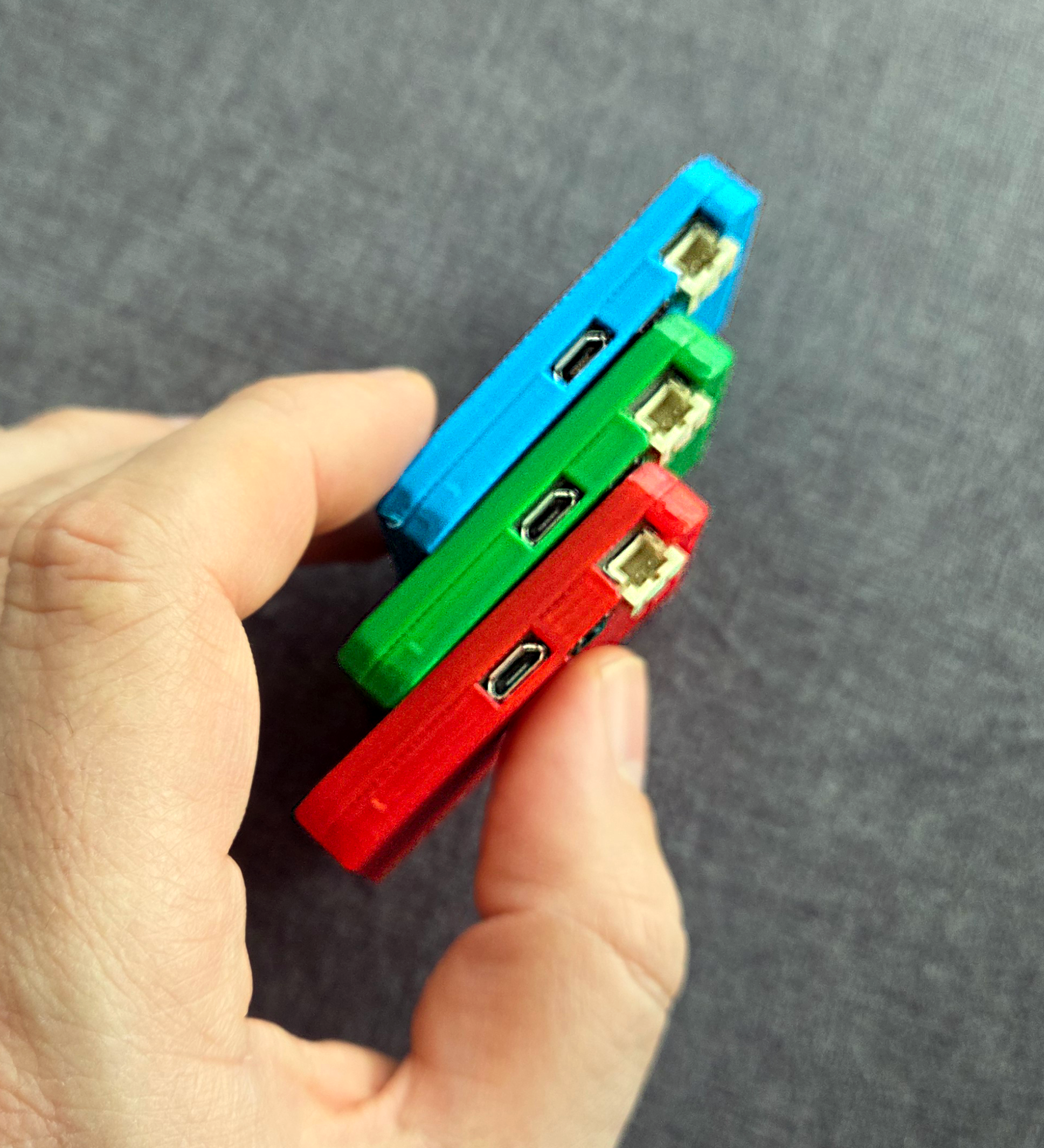 Miniatura 4 do modelo 3D BBC micro:bit V2 Case - Optimized Remix (Speaker & Sensor Access)